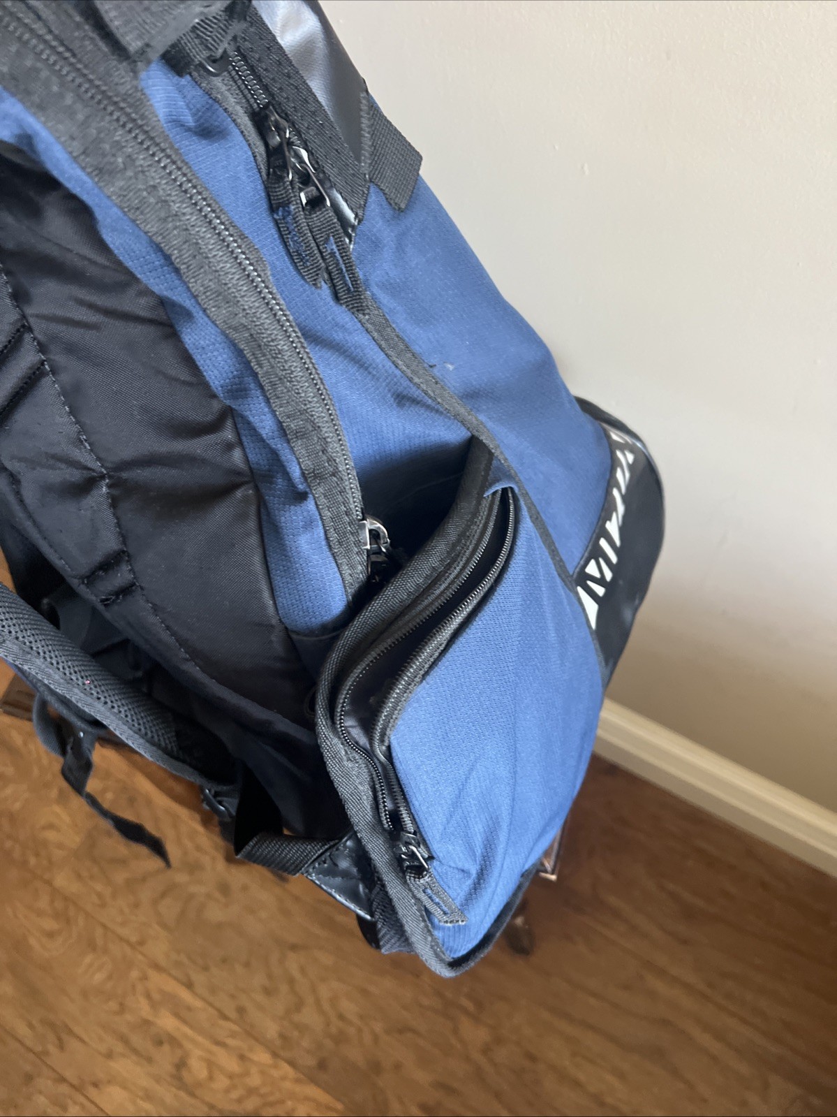 Mizuno MVP Backpack 22, Royal-Black Footwear Storage Baseball Bat Holder