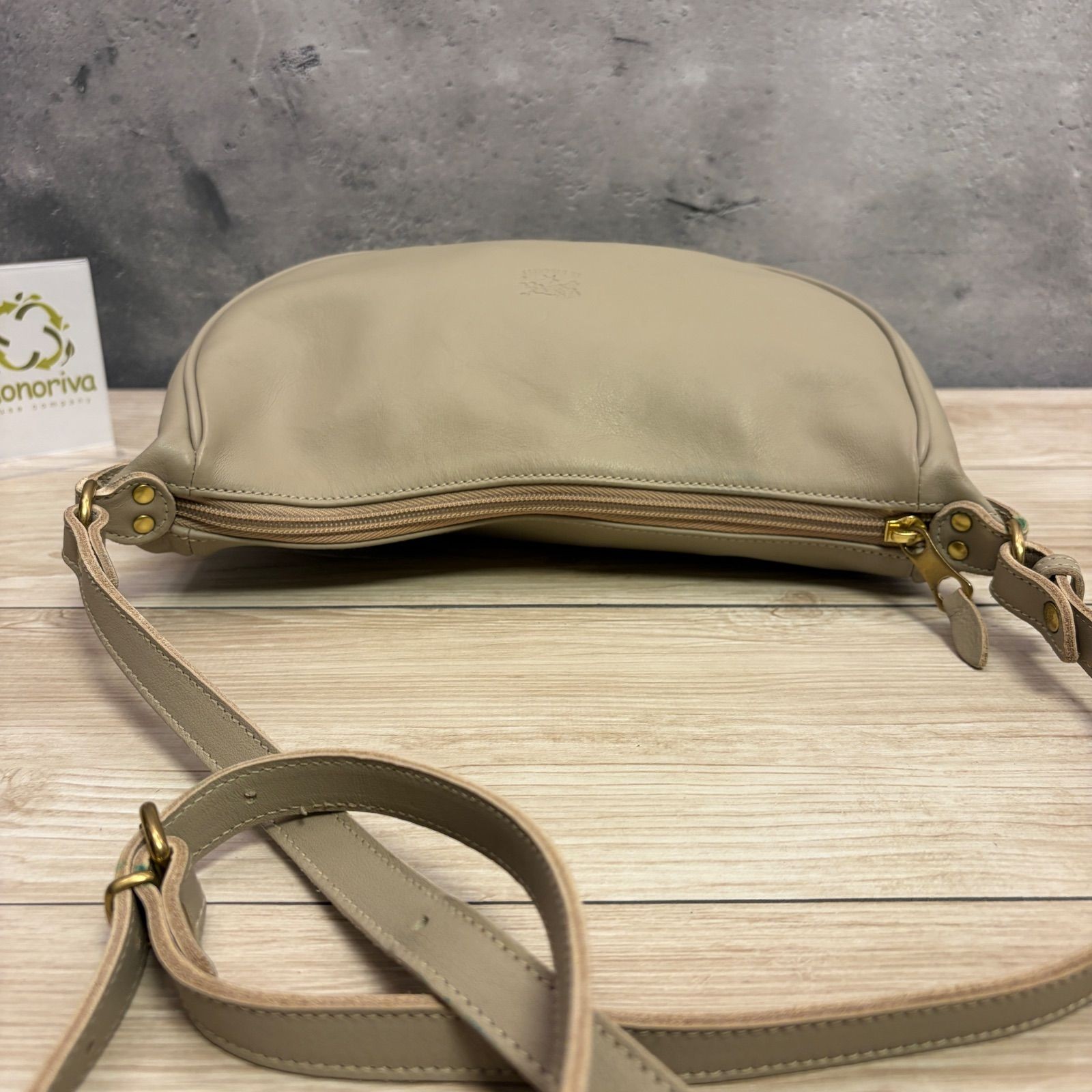 IL BISONTE Half Moon Shoulder Bag Leather Gray Beige Pre-owned Authentic