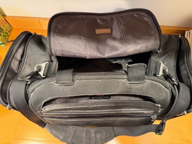 Tumi Alpha Sport Ballistic Nylon Weekneder Duffle Black 22150D4- Good Condition