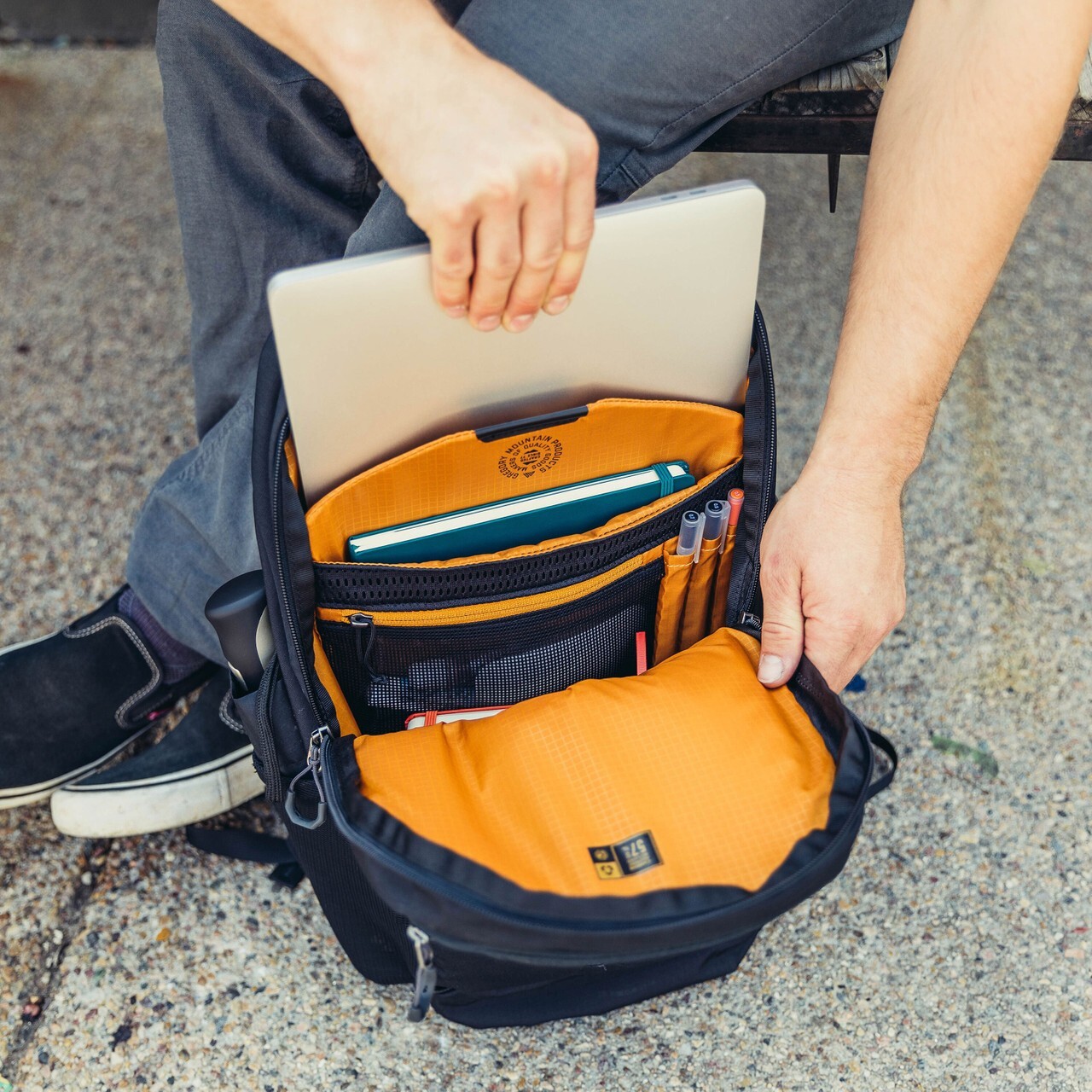 Gregory Rhune 20 Backpack – Carbon Black
