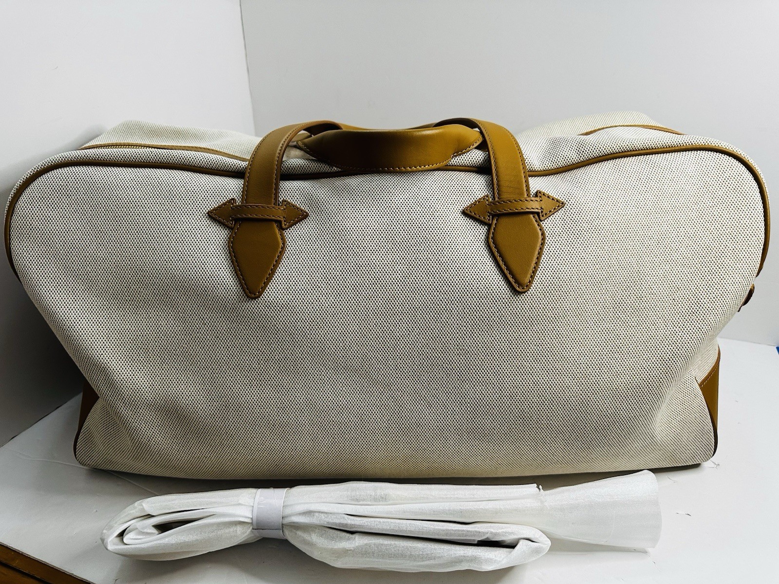 Paravel Grand Tour Duffle Bag W/ Adjustable Shoulder Strap ~20”L 11”W 10”H