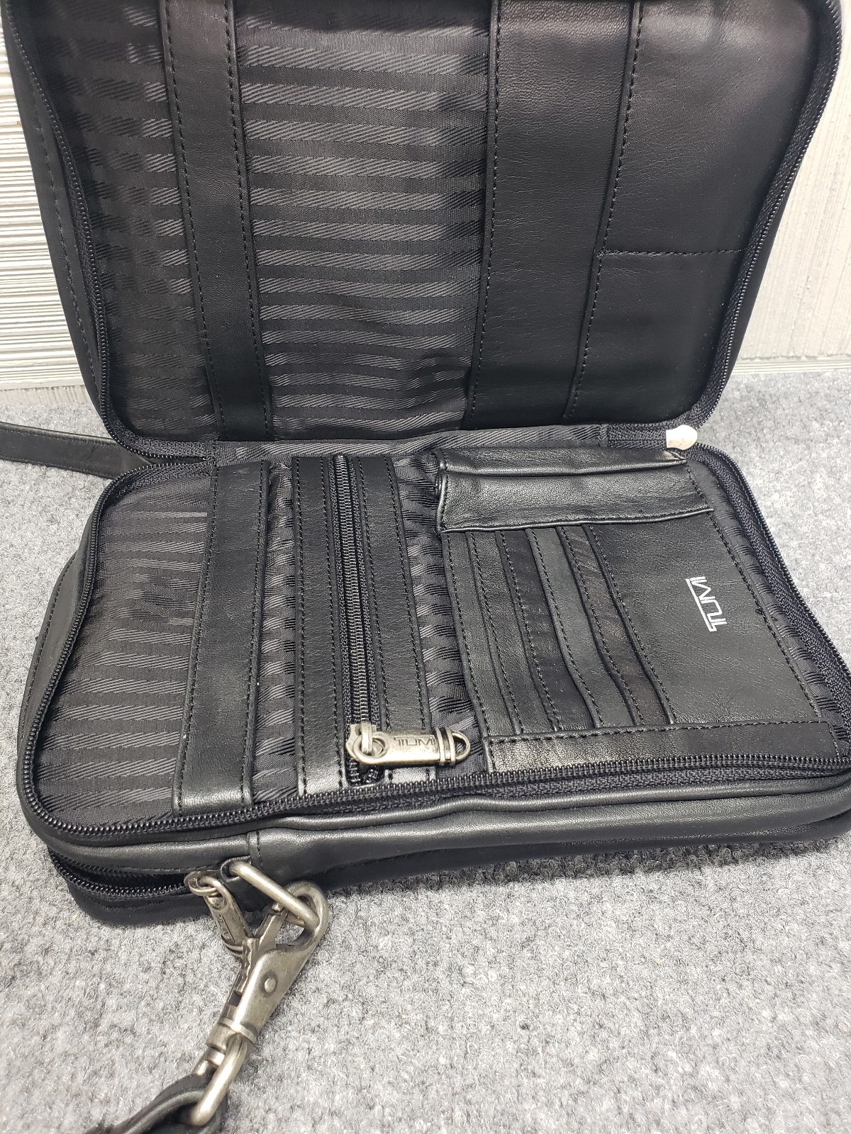 Tumi Men Shoulder Bag Black Adjustable Straps Multi Pockets Zip Closure Casual
