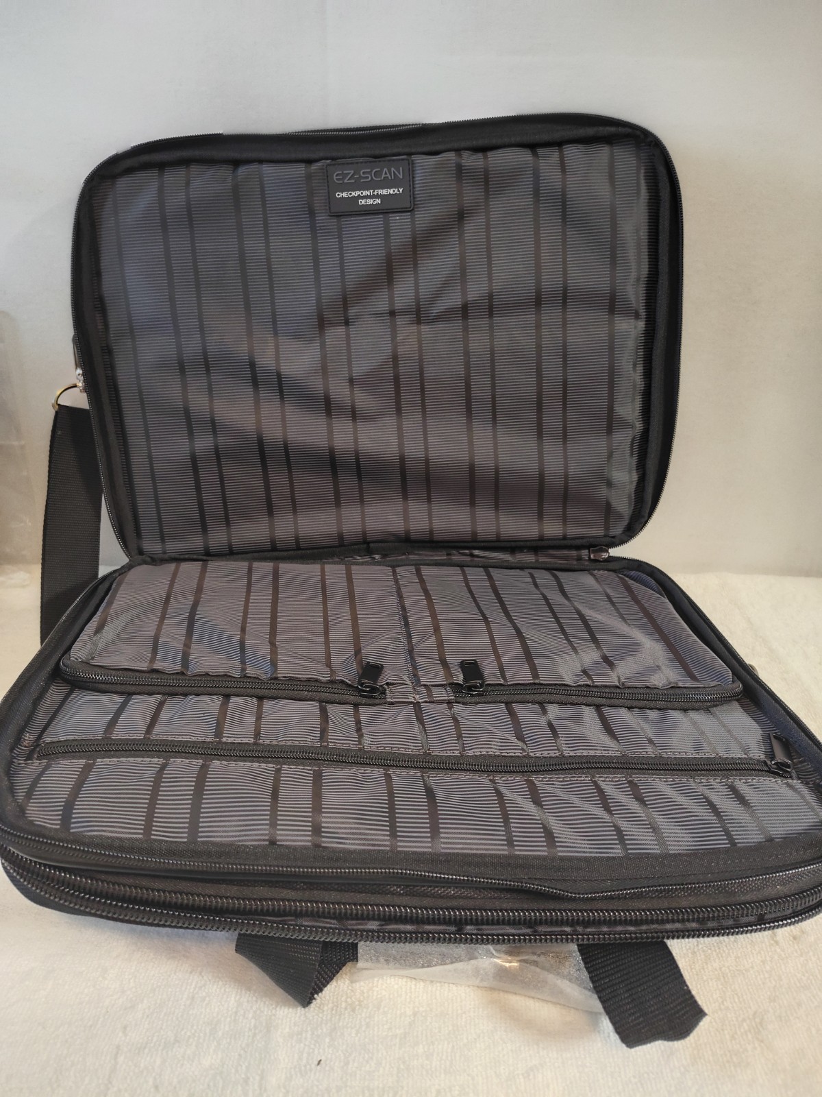 Kenneth Cole Reaction Keystone 1680D Polyester Dual 17″ Laptop Portfolio