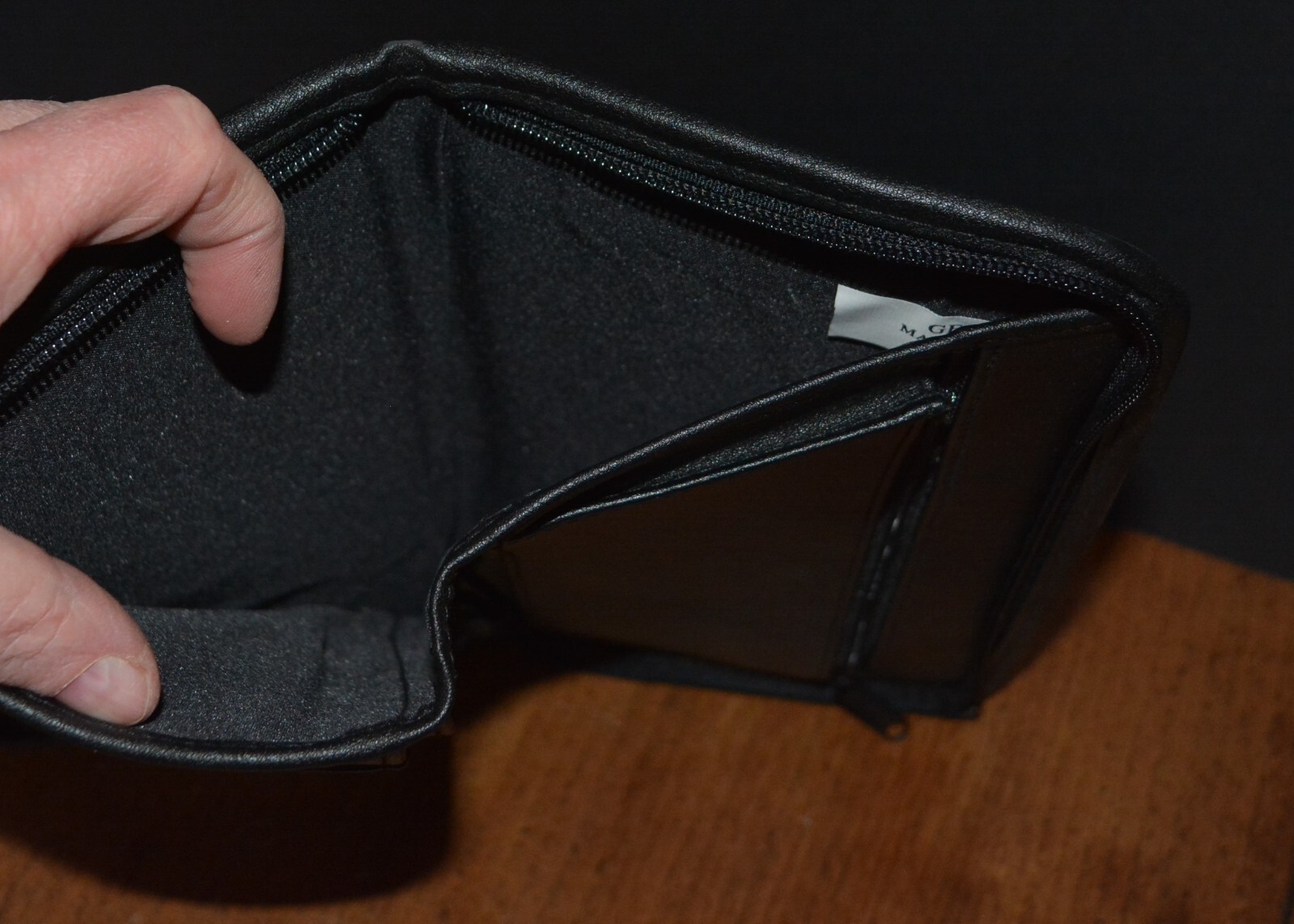 Large Leather Traveler’s Wallet Portfolio GEMLINE Zip-Around