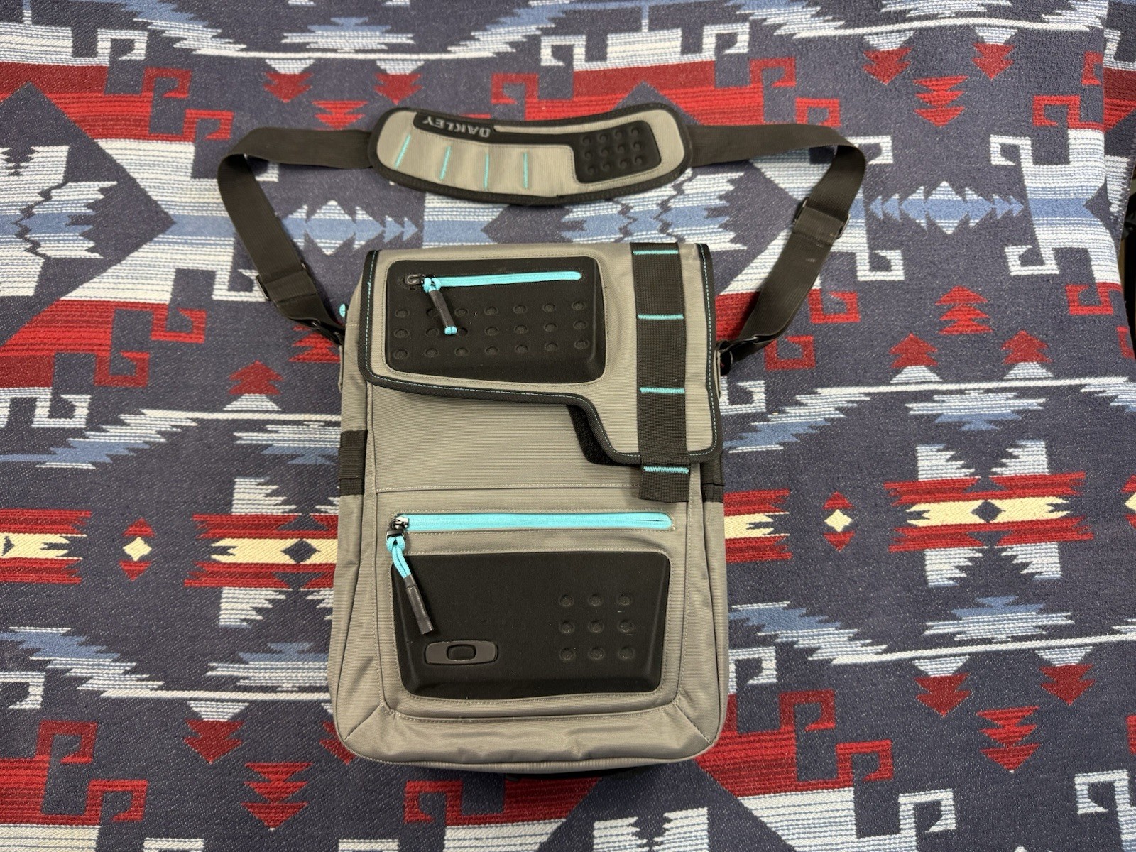 Vtg Oakley Sling Tactical Software Pilot Shoulder Messenger Bag Carry On Tablet