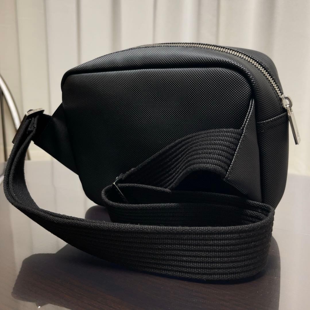 Authentic LACOSTE Men’s Classic Piqué Shoulder Bag Black 21cm x 16cm x 7cm Damag