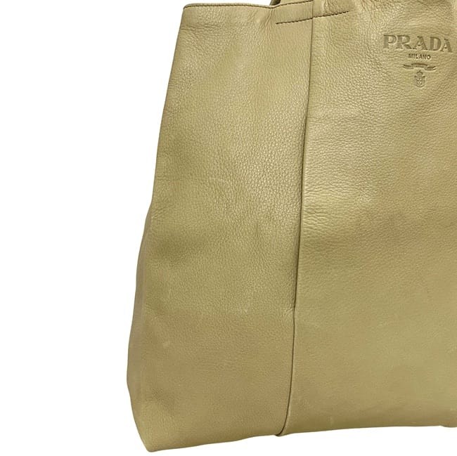 Pre-owned Prada beige leather tote bag, size 146. This Prada leather bag is