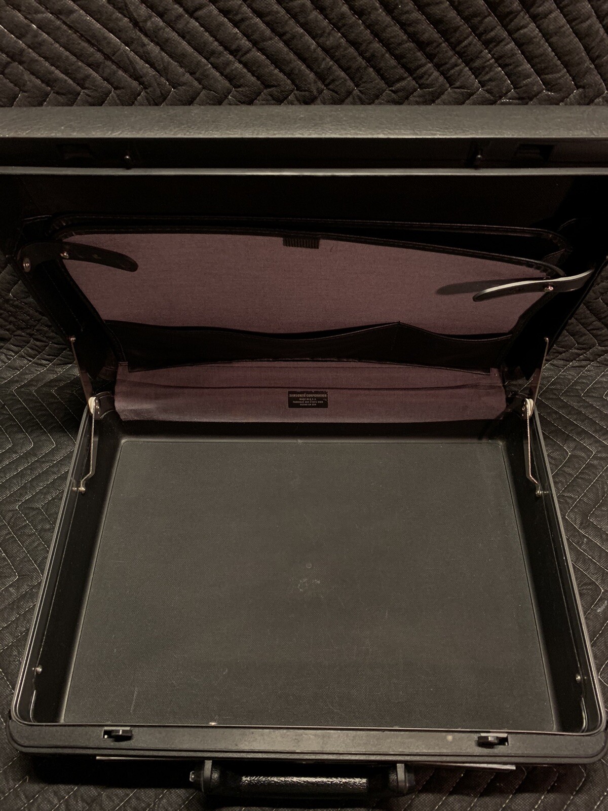 Vintage Classic SAMSONITE Hard Shell Black BRIEFCASE Deep 5″ Delegate Attache
