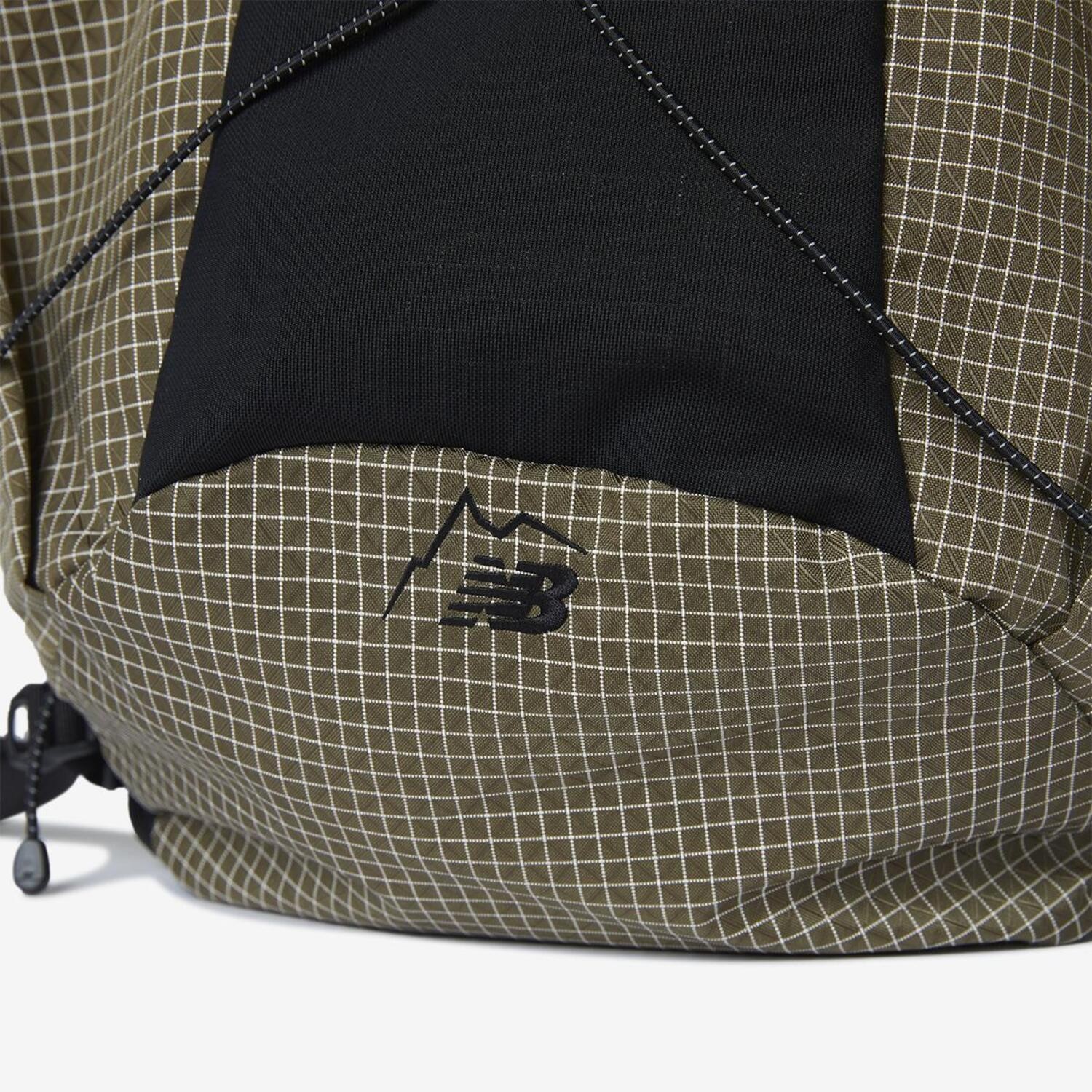 Cayl x New Balance Vest backpack 15L