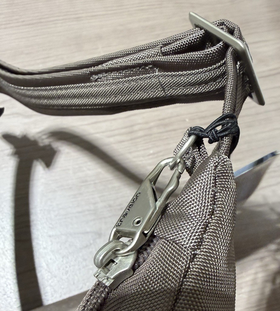Travelon AntiTheft Classic Messenger Bag
