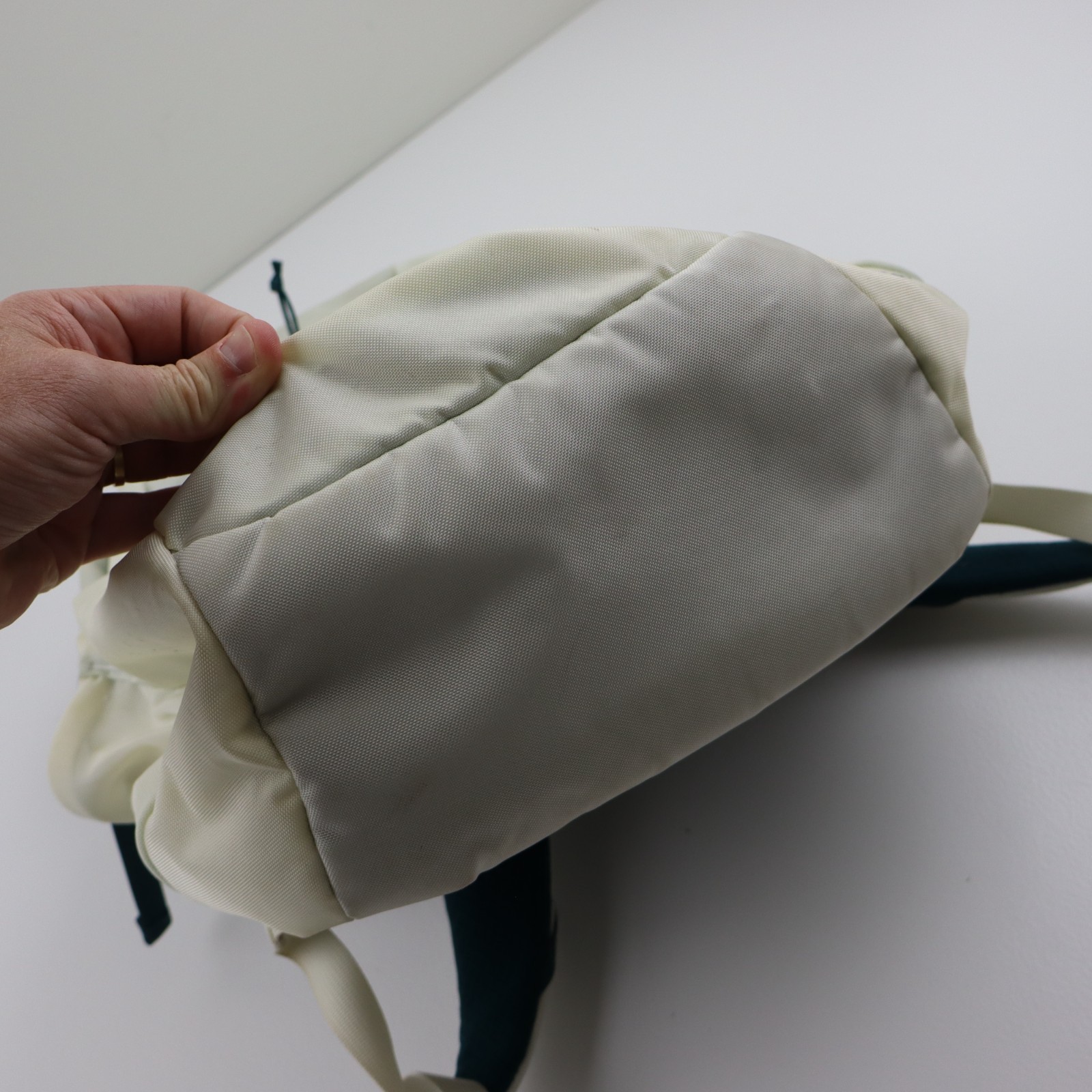 Patagonia Refugio 26L Womens Backpack White Laptop Bag Daypack Hiking School
