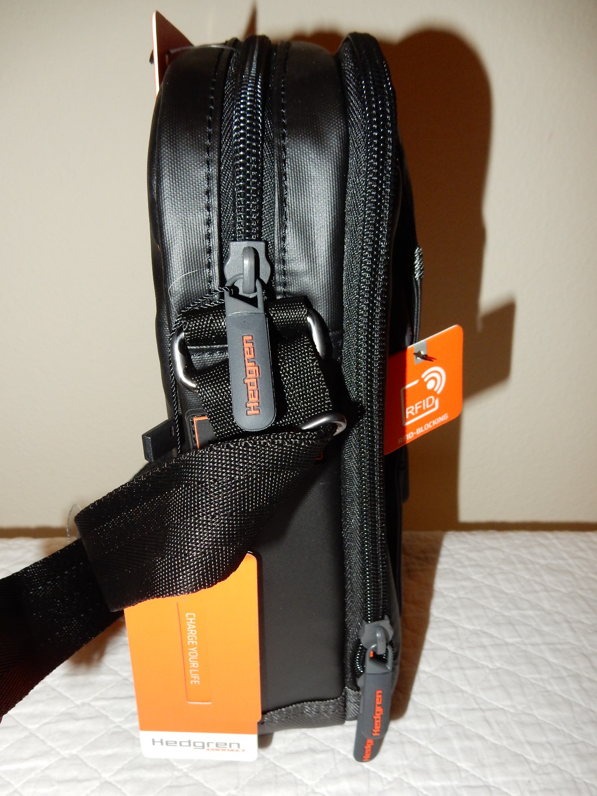 NWT Hedgren Crossing Passage Vertical Crossover RFID Travel Bag – Black Orange