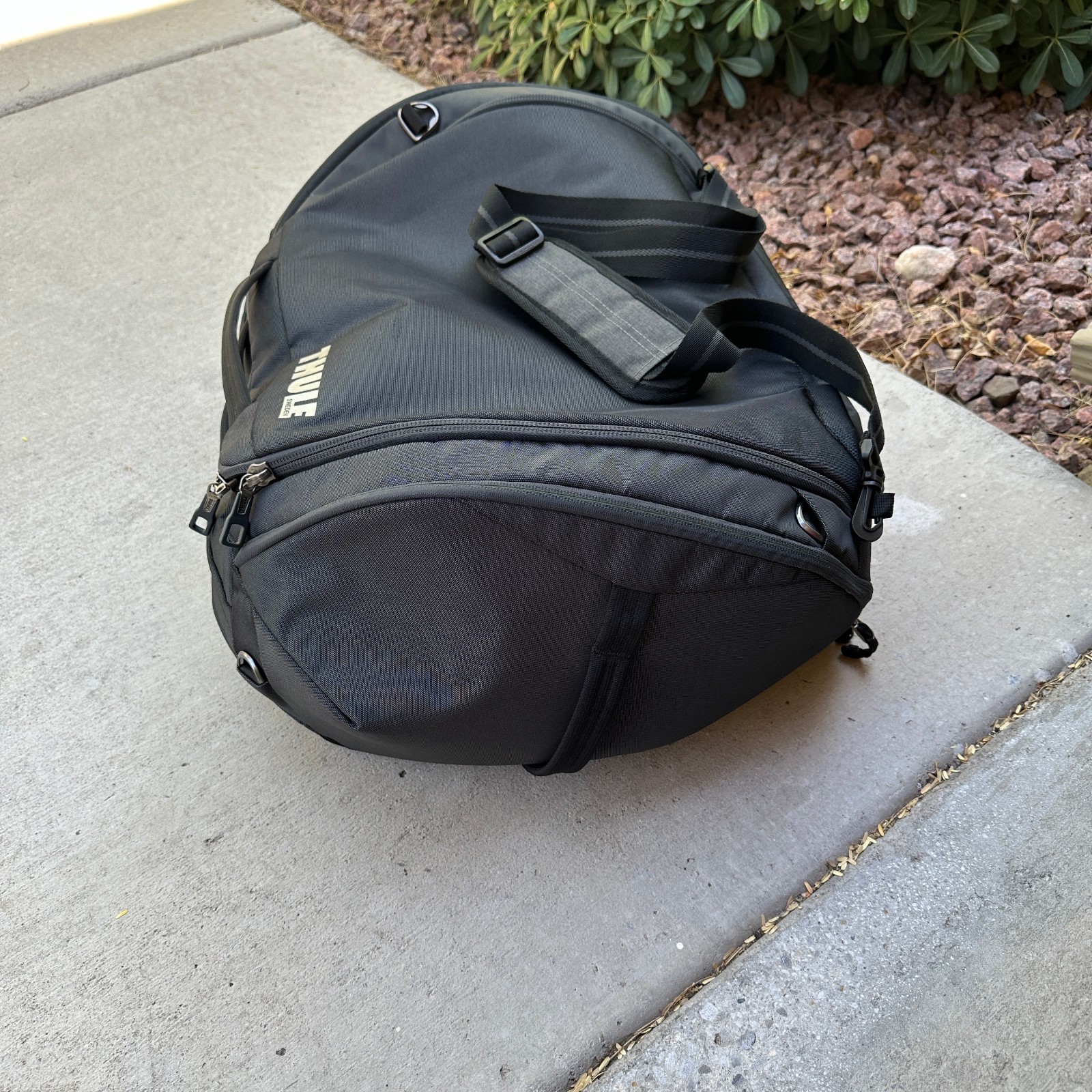 Thule – Weekender Duffel 25″ x 17″ x 13″ Travel Bag Cross Body Large