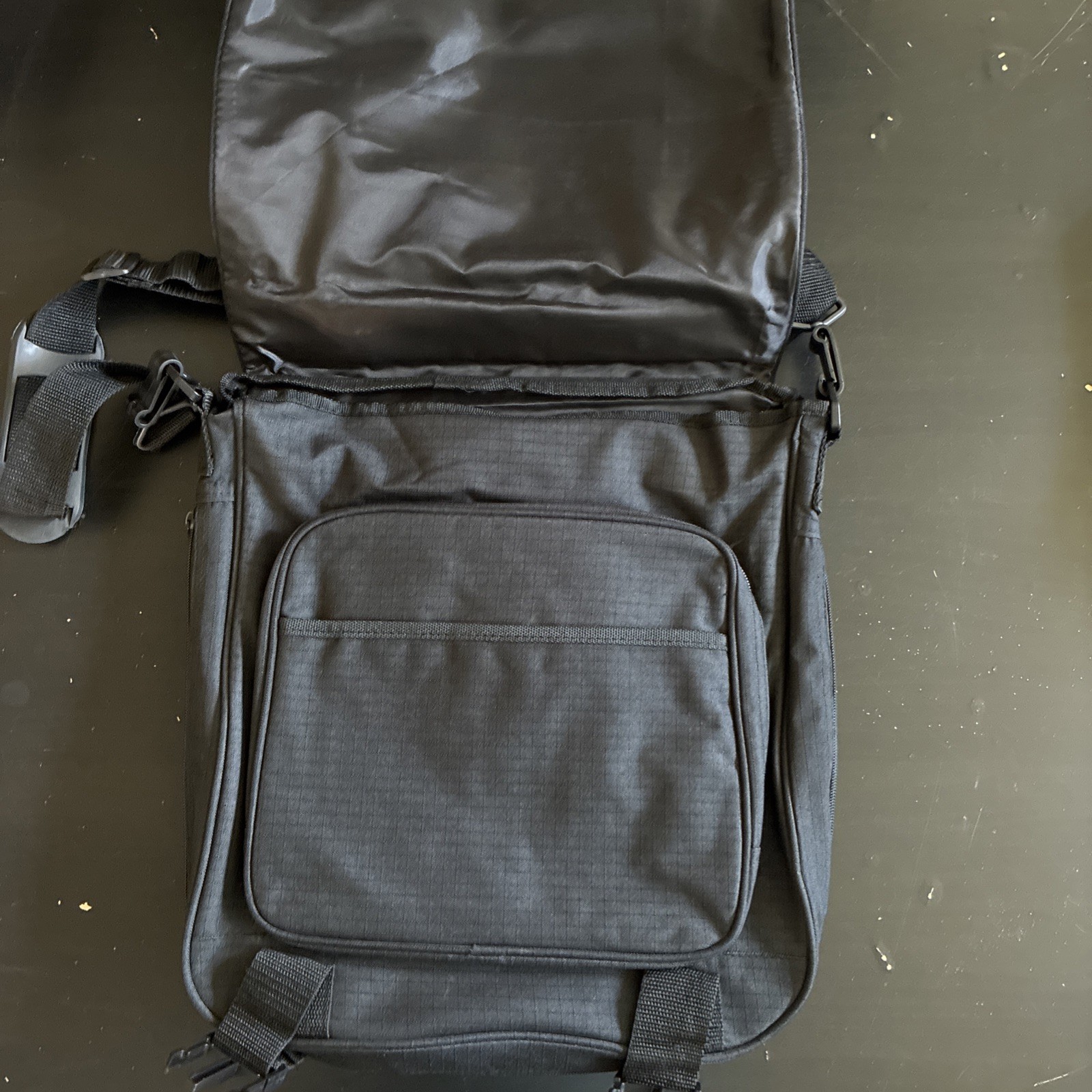 MicroStrategy Laptop Computer Adjustable Strap Laptop Messenger Bag