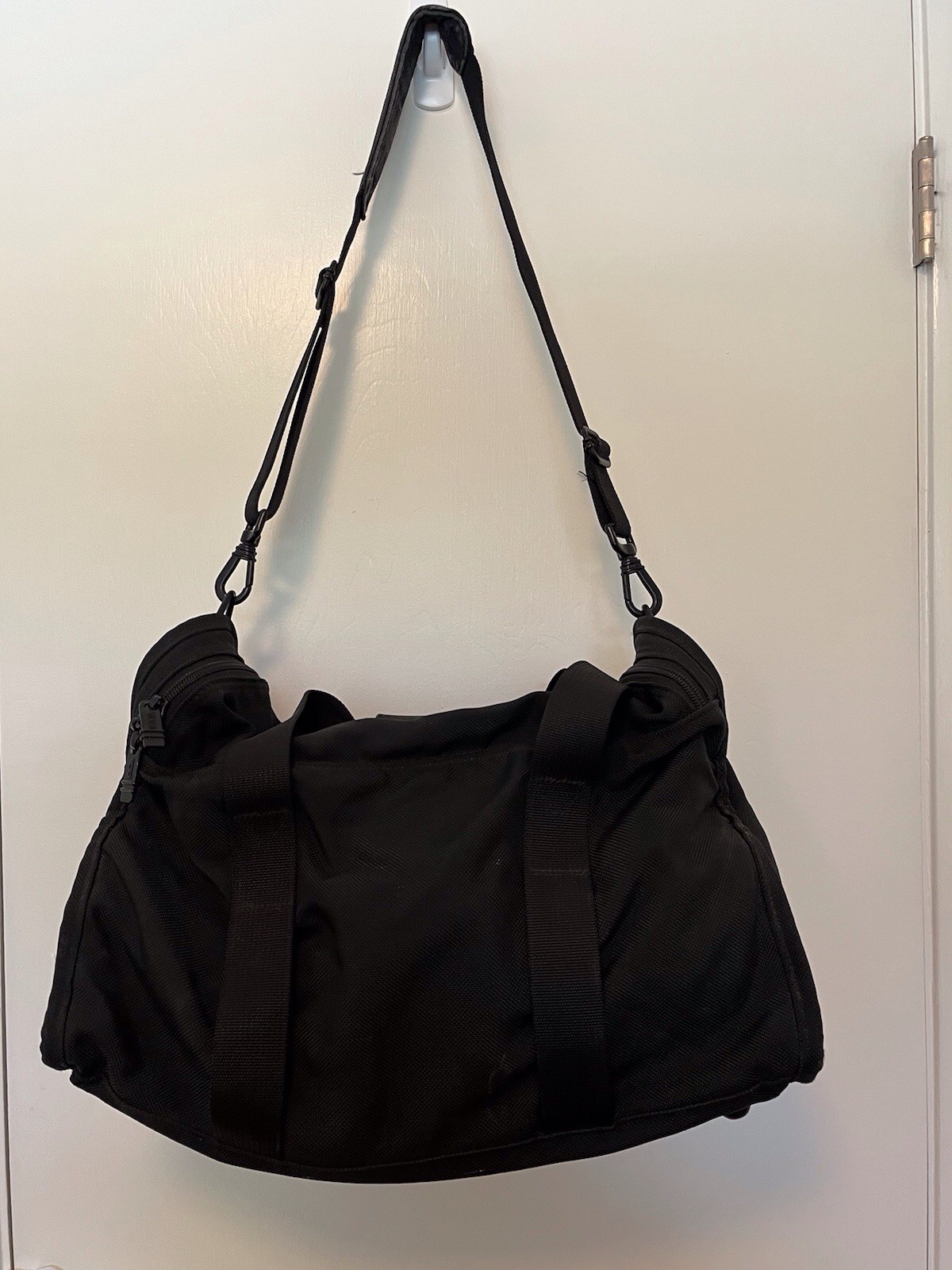 Tumi Alpha Duffel Black Bag Travel Gym Weekend Nylon 18L 9W 11H
