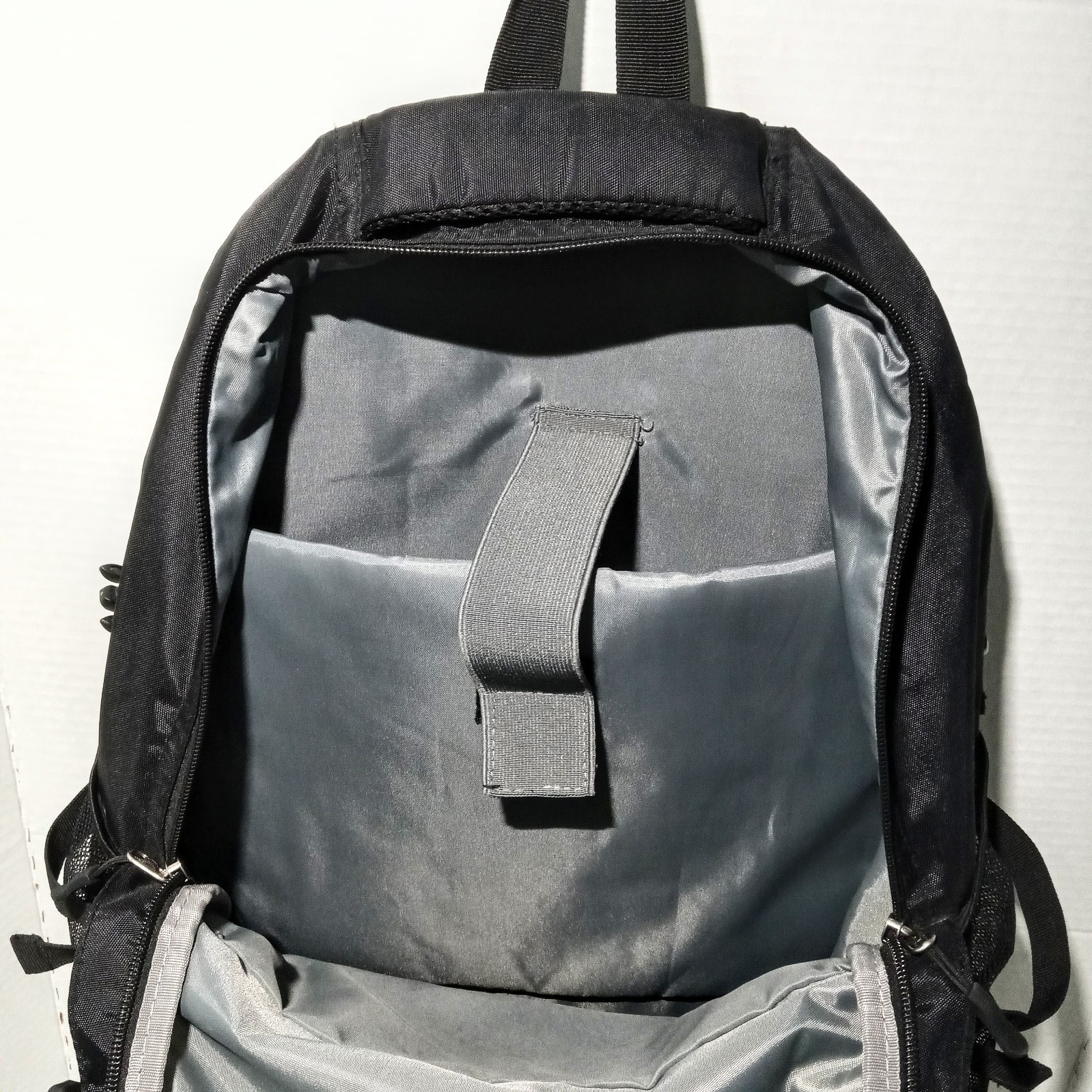 Gym Bag-Back Pack-Unity Athletics-Padded Shoulder Straps-18in-pre-owned