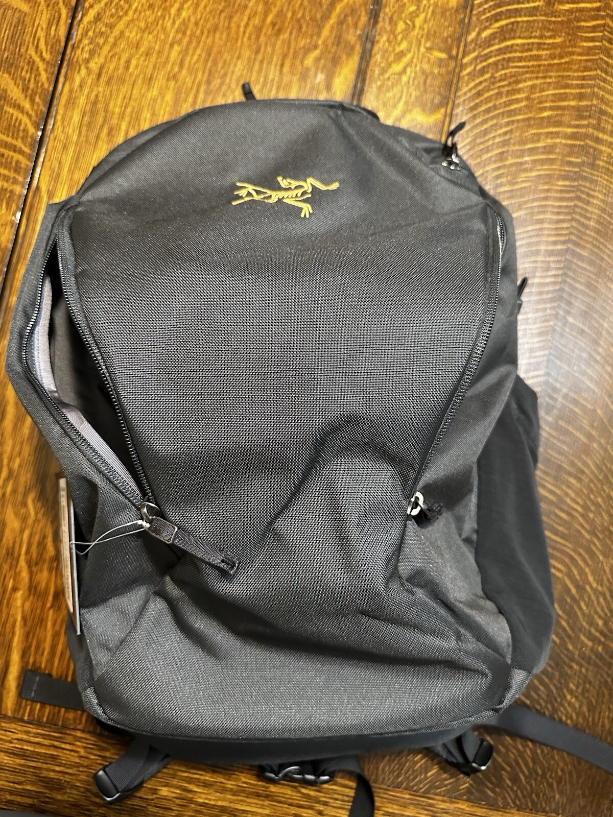 Arc’teryx Backpack Mantis 26 Backpack Black Gold Logo 26 Litre Backpack Rare