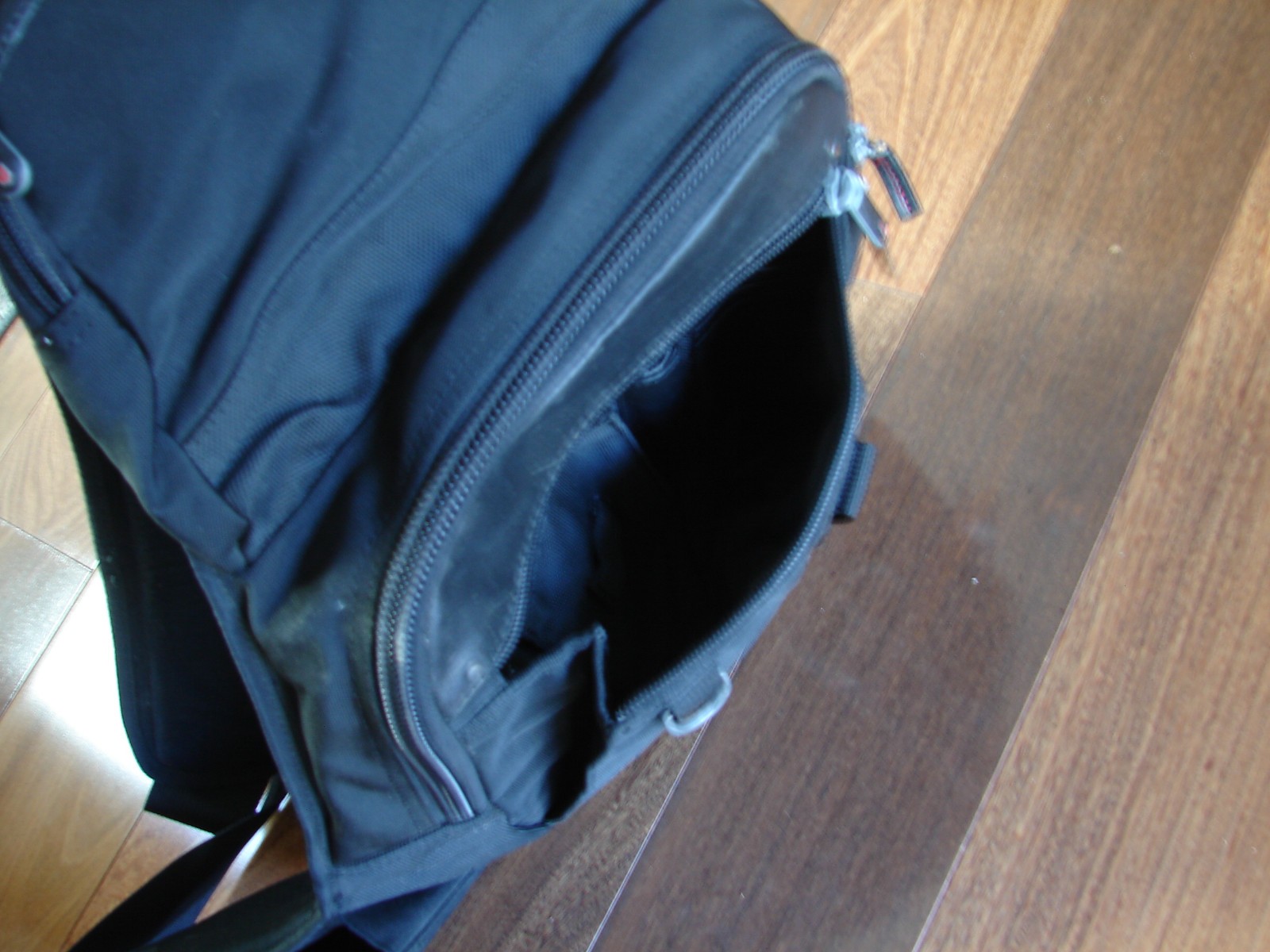 Victorinox Sling Bag Black Nylon Leather Messenger Crossbody Travel