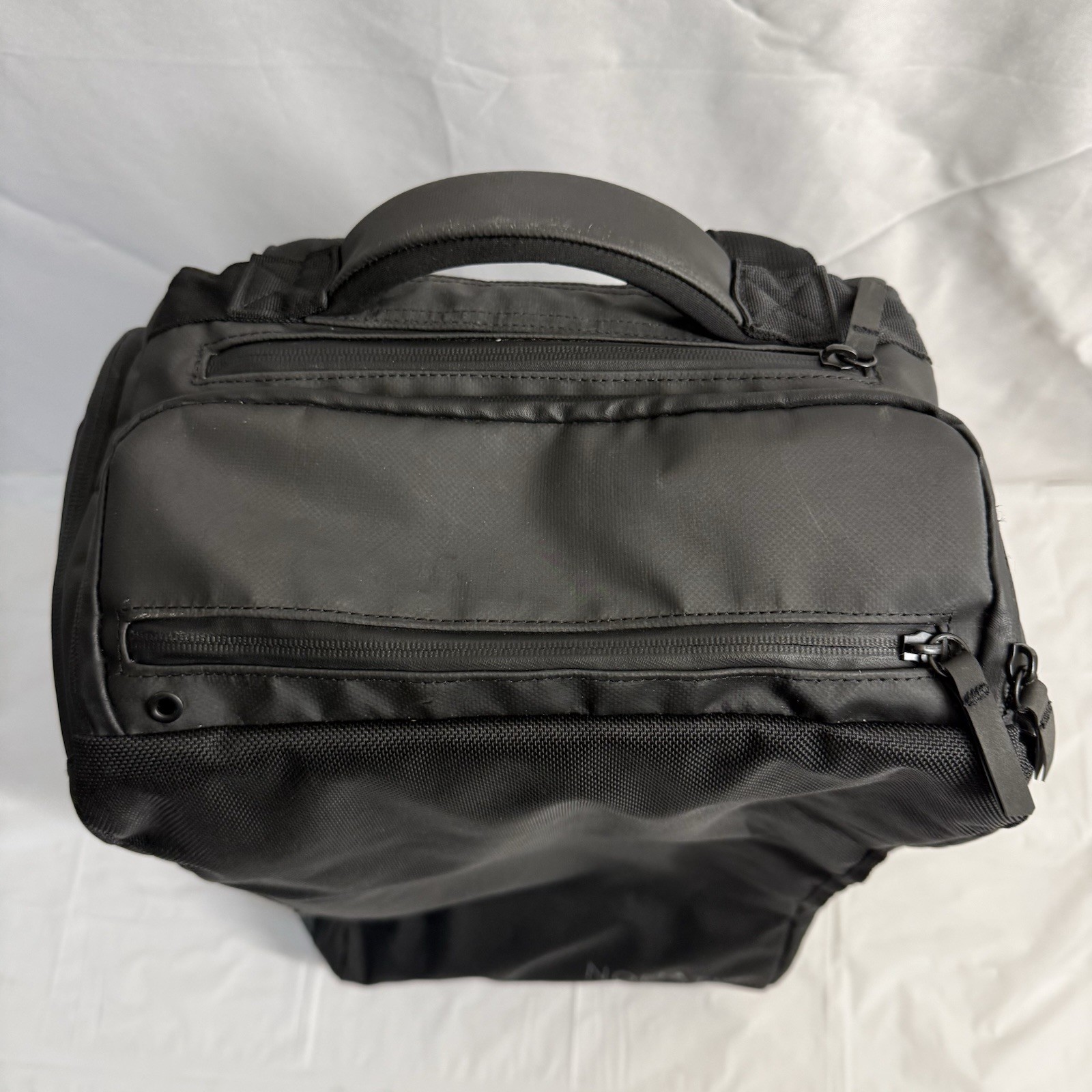 E1 Nomatic Travel Backpack Black – Gently Used – Expandable 20x12x10
