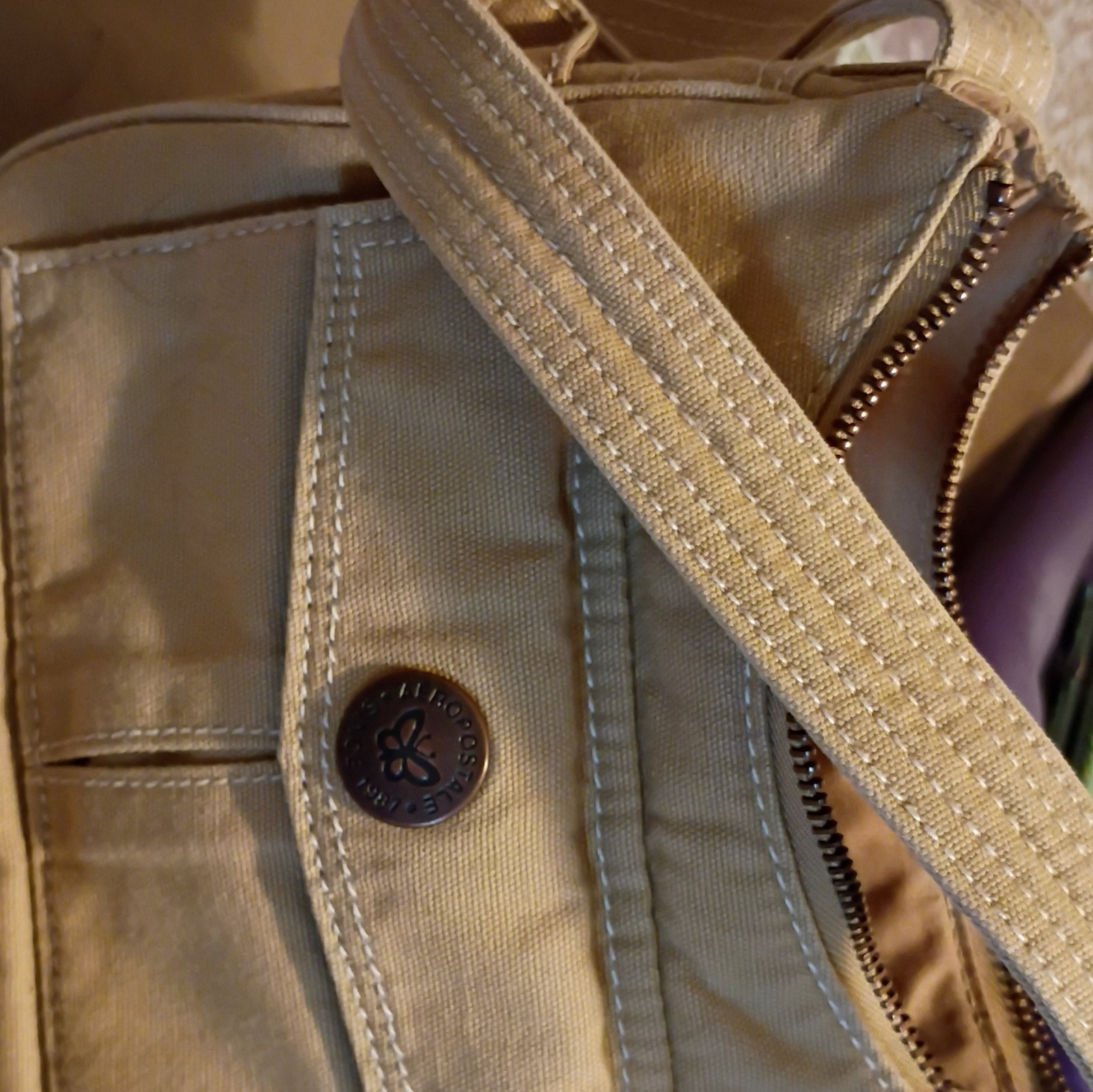 Aeropostale Vintage Y2K Beige Small Shoulder Bag Adjustable Strap Zip Closure