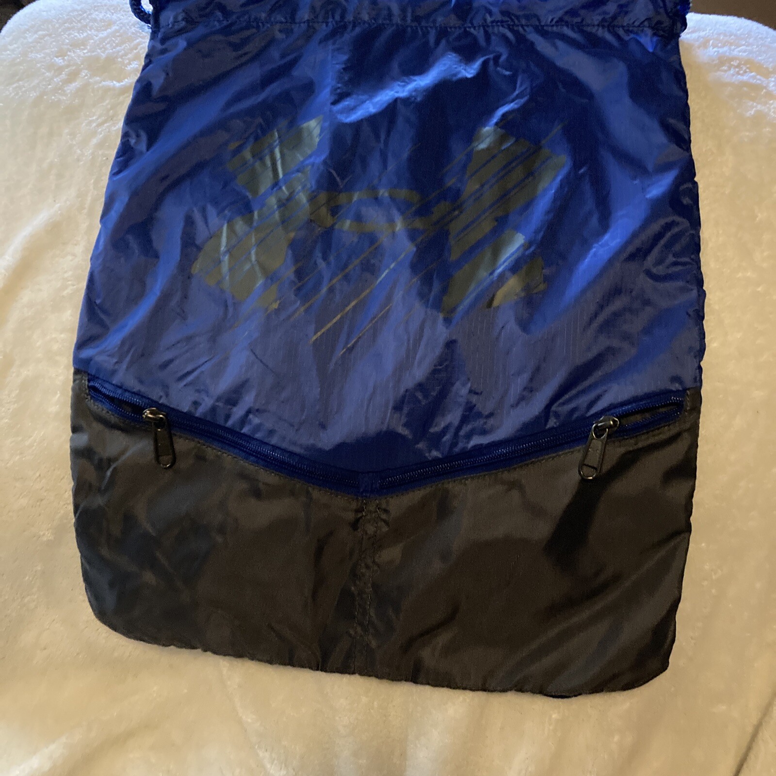 New Under Armour Gym Cinch Drawstring Backpack w/ 2 Small Zip Pockets