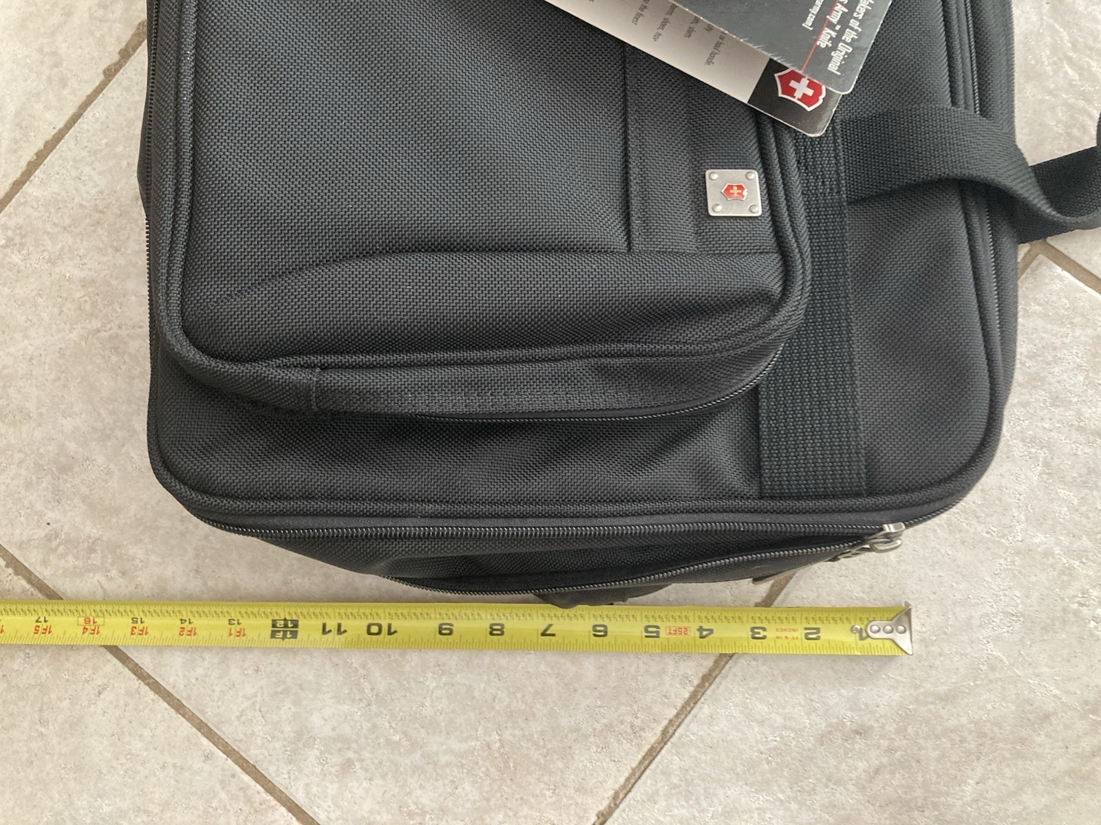 Victorinox 3207IN Black 2-Zip Expandable Overnighter Travel Bag 22x15x4
