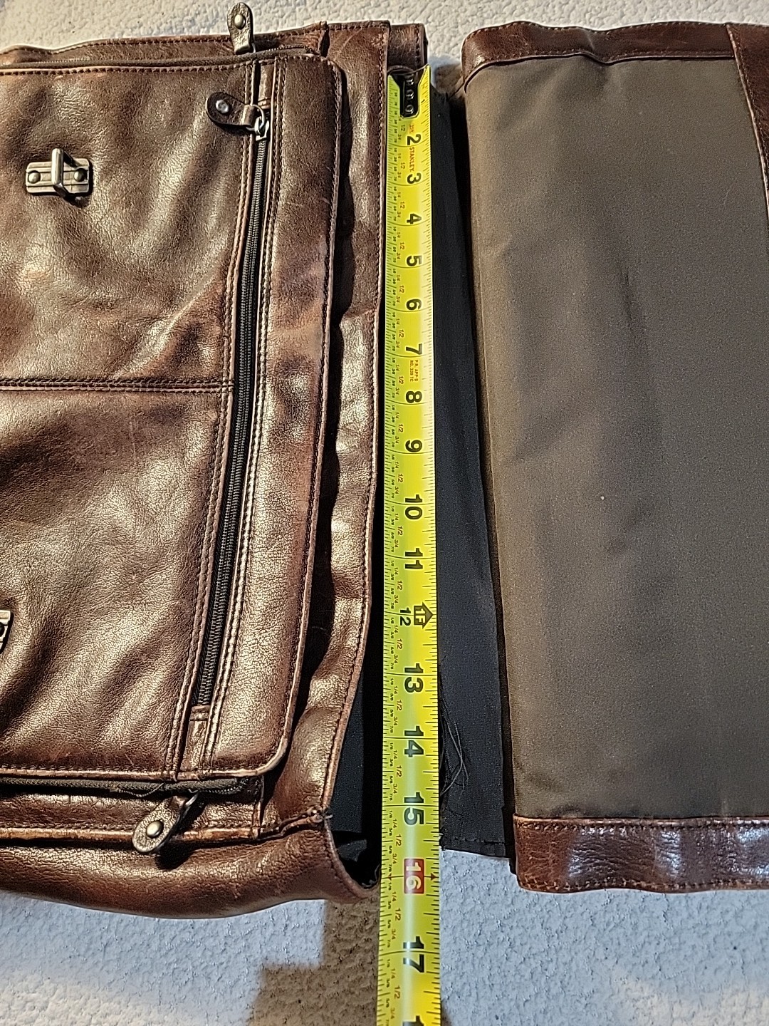 Vintage Wilson Leather Briefcase Brown Distressed Soft. 18″x14″ Review photo’s.