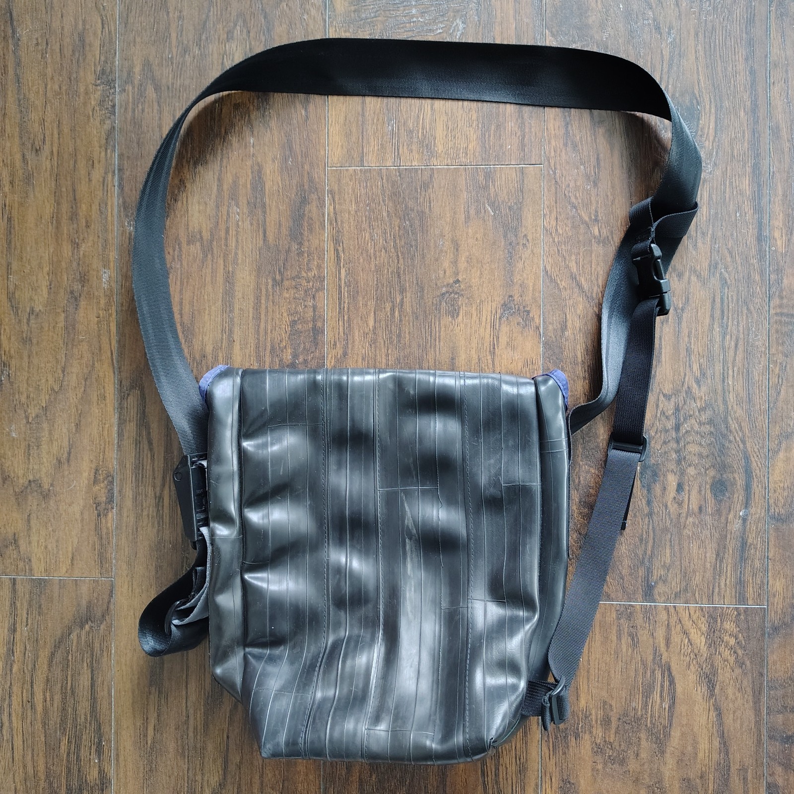 Alchemy Goods AG Messenger Bag Crossbody Sack Purple
