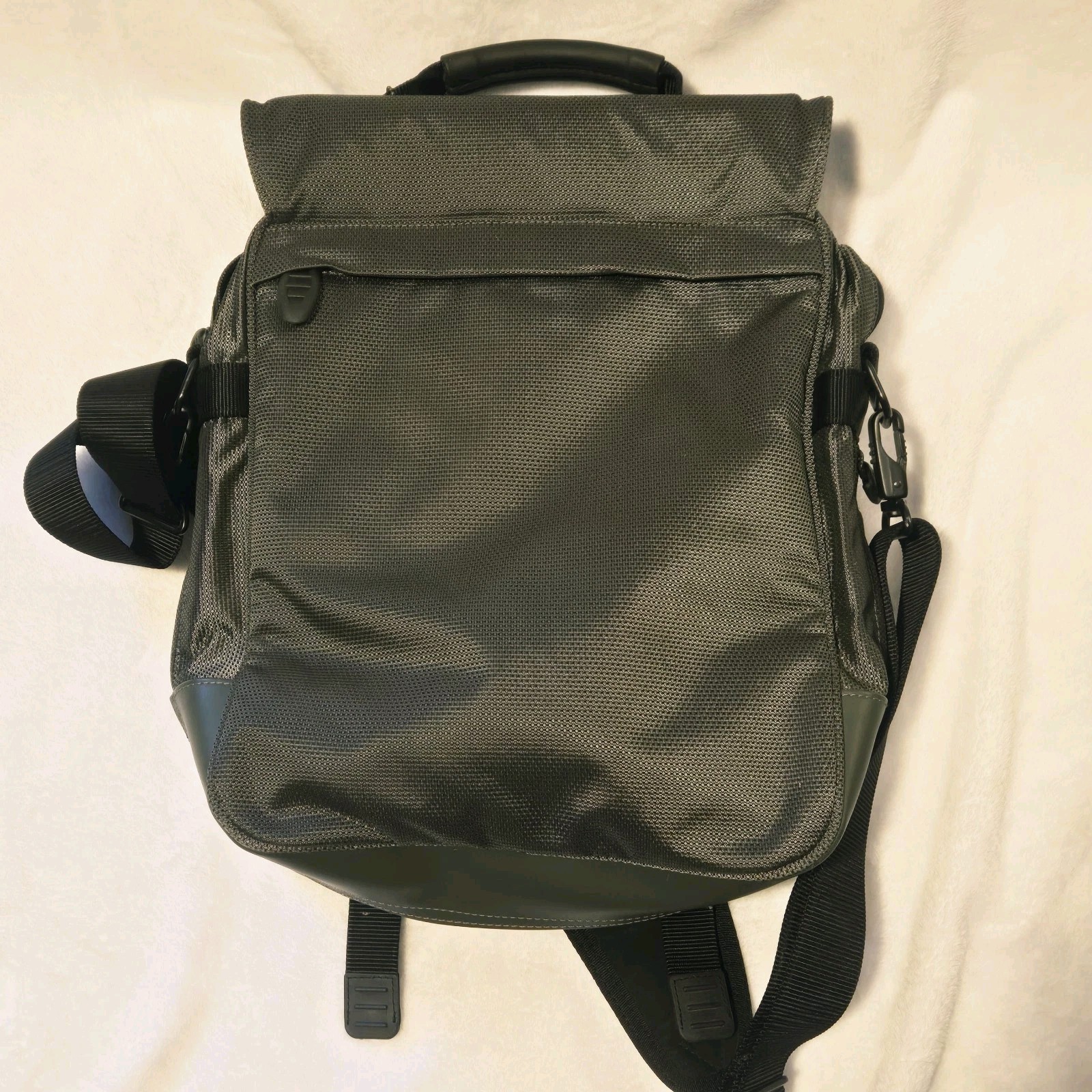 Tumi T Tech Green Black Expandable Buckle Nylon Sling Shoulder Travel Work Bag