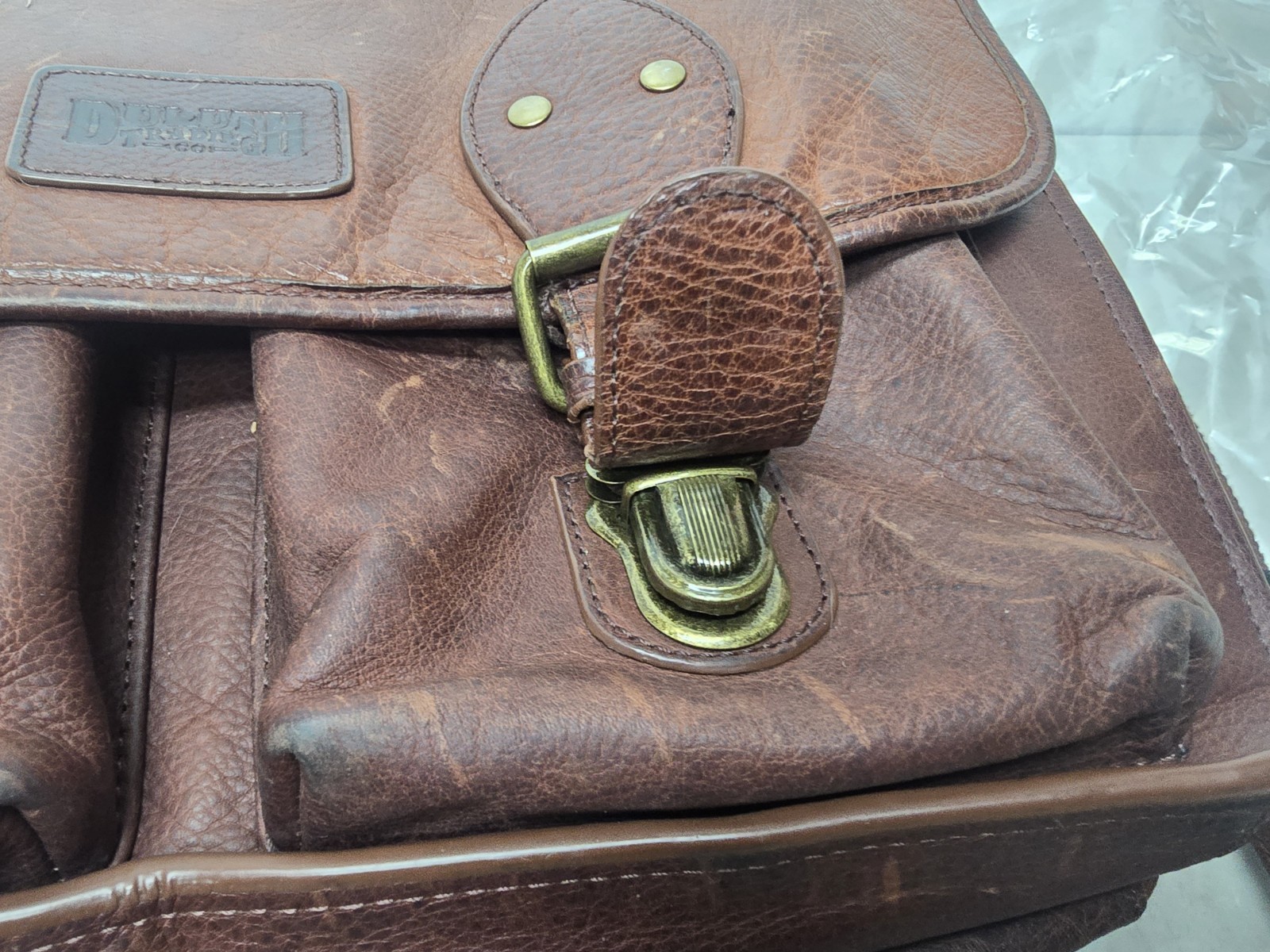 Duluth Trading Leather Bashful Billionaire’s Briefcase Messenger Bag Laptop Case