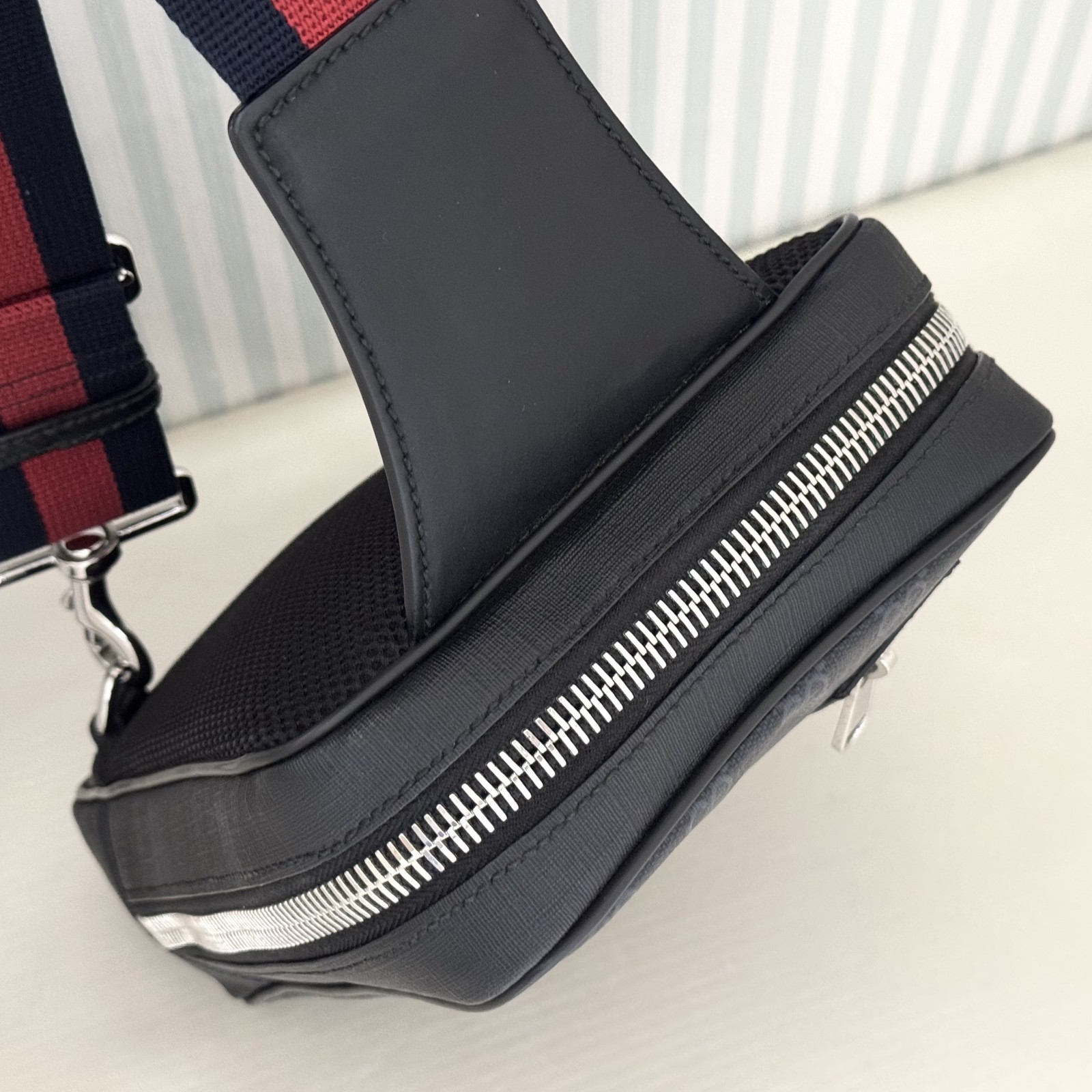 GUCCI GG Supreme 478325 Soft Sling Bag Crossbody Black Canvas Leather Italy