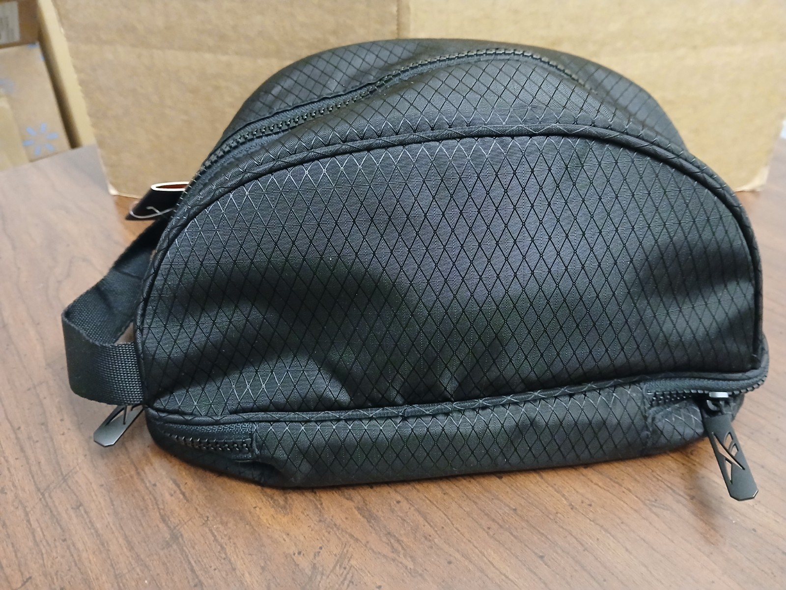 Reebok REED Dopp Kit in BLACK for toiletries travel size 6L NEW with TAGS