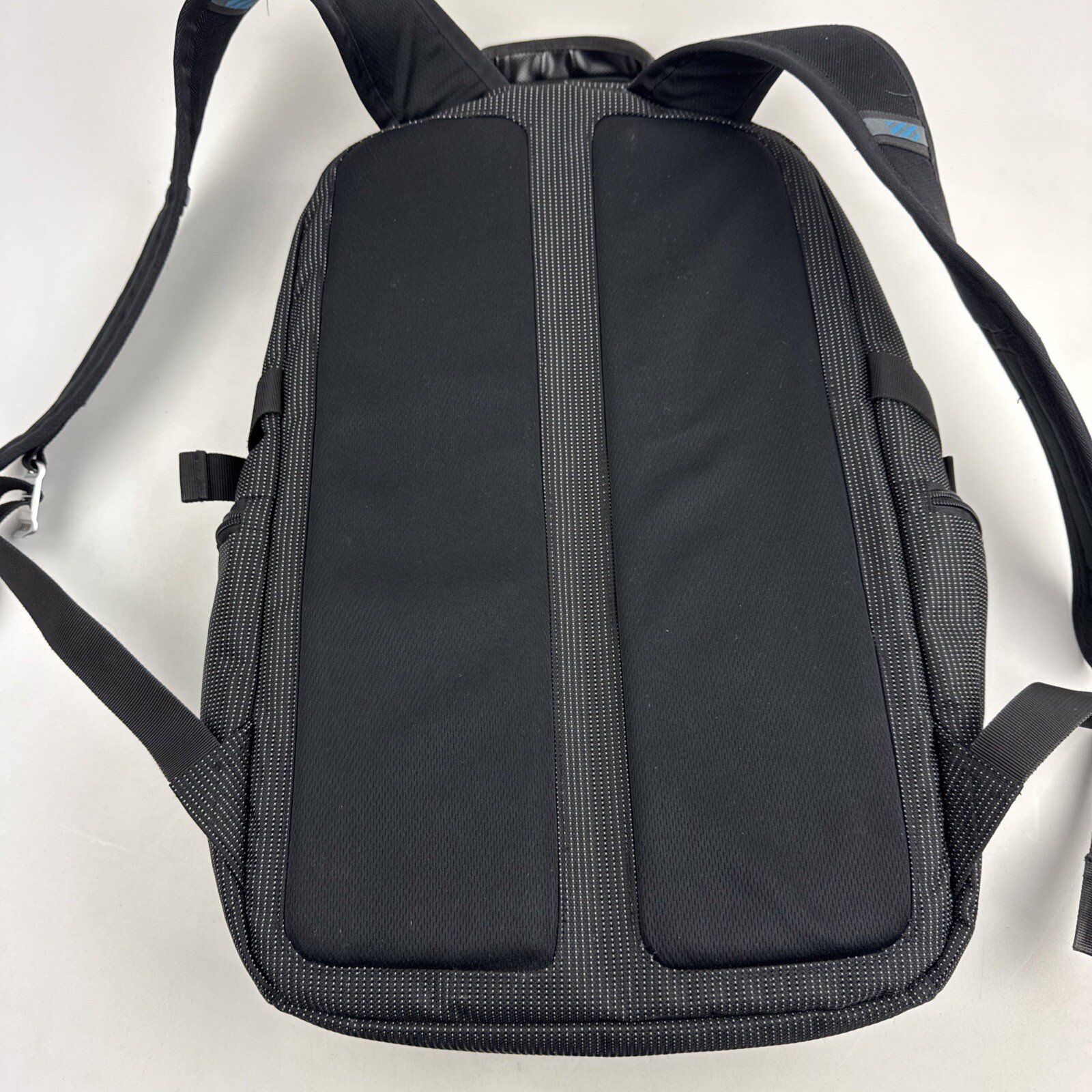 THULE Crossover Backpack Computer Travel Laptop Black w White Spec