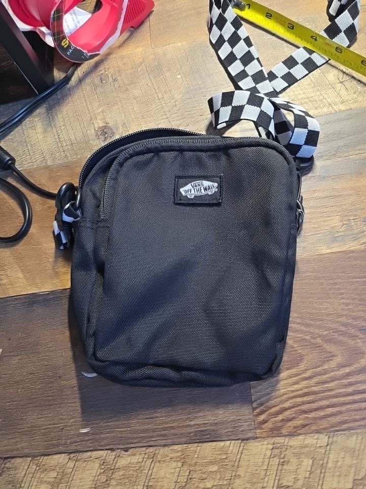 VANS small Go Getter Cross-Body Shoulder Bag Purse Black & White Checker
