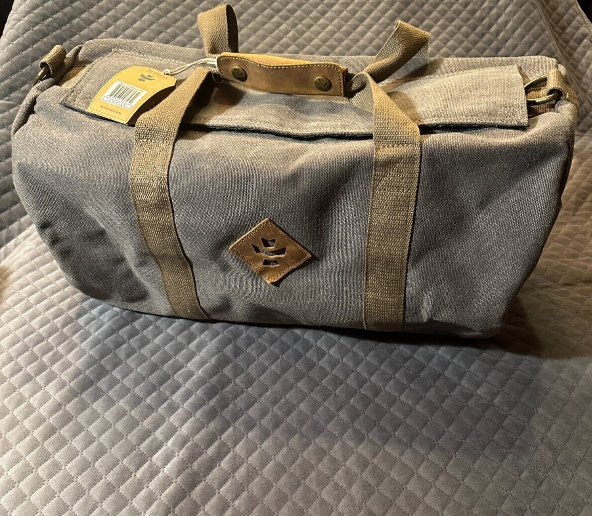 REVELRY Duffle Bag Odor Smell Proof The Stowaway Water Resistant Gray 20″