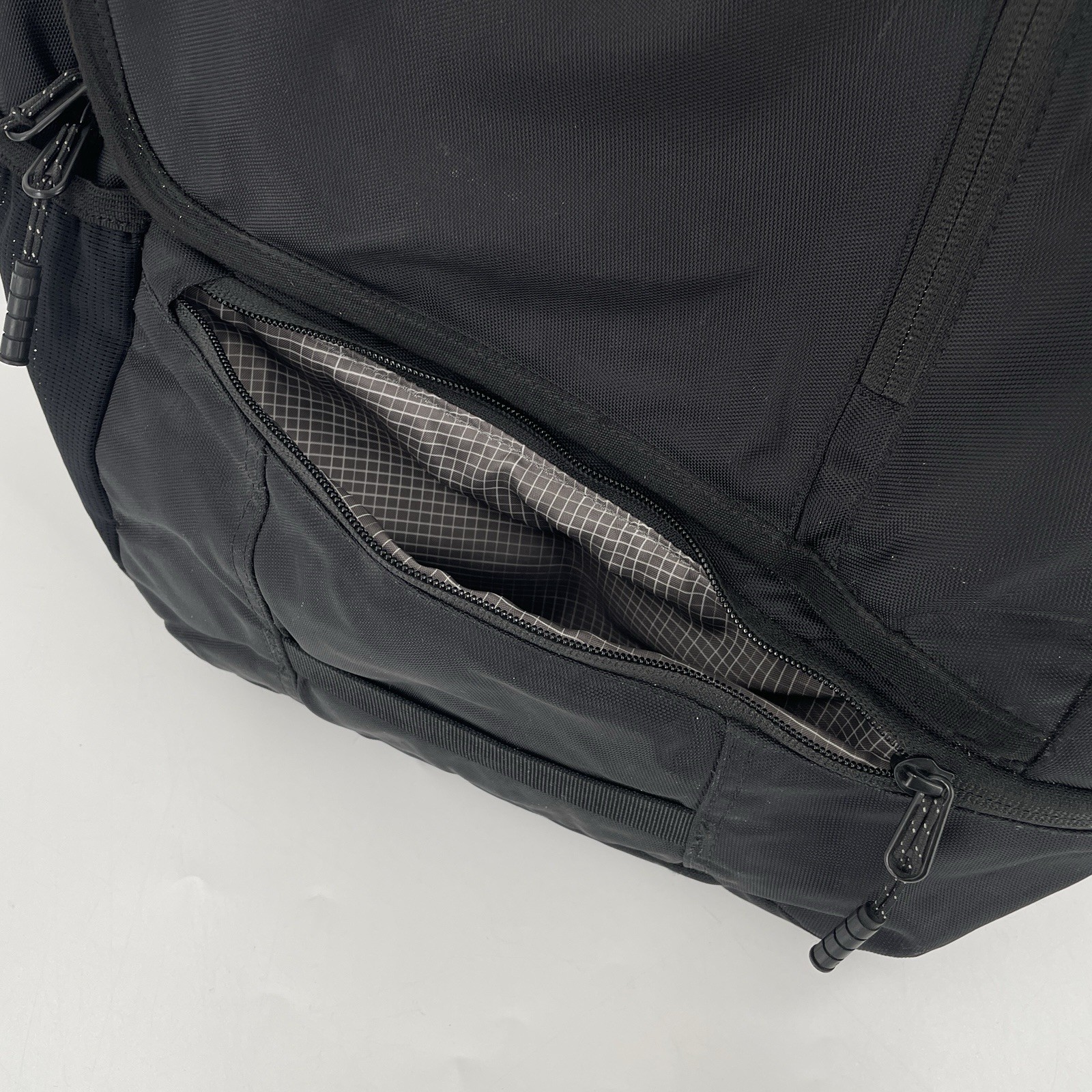 Timbuk2 Q Backpack in Black – Padded Laptop – School Work Travel Tech Sleeve