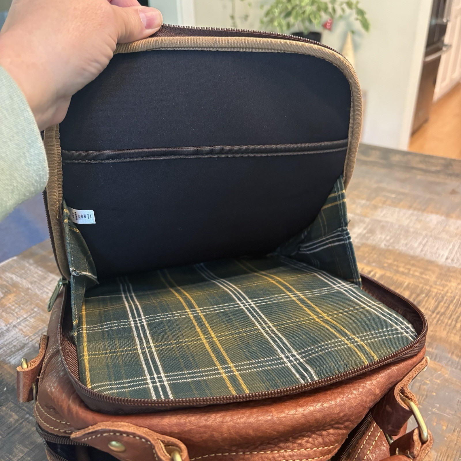 Duluth Trading Co Lifetime Leather Travel Bag Brown Crossbody Messenger 97310
