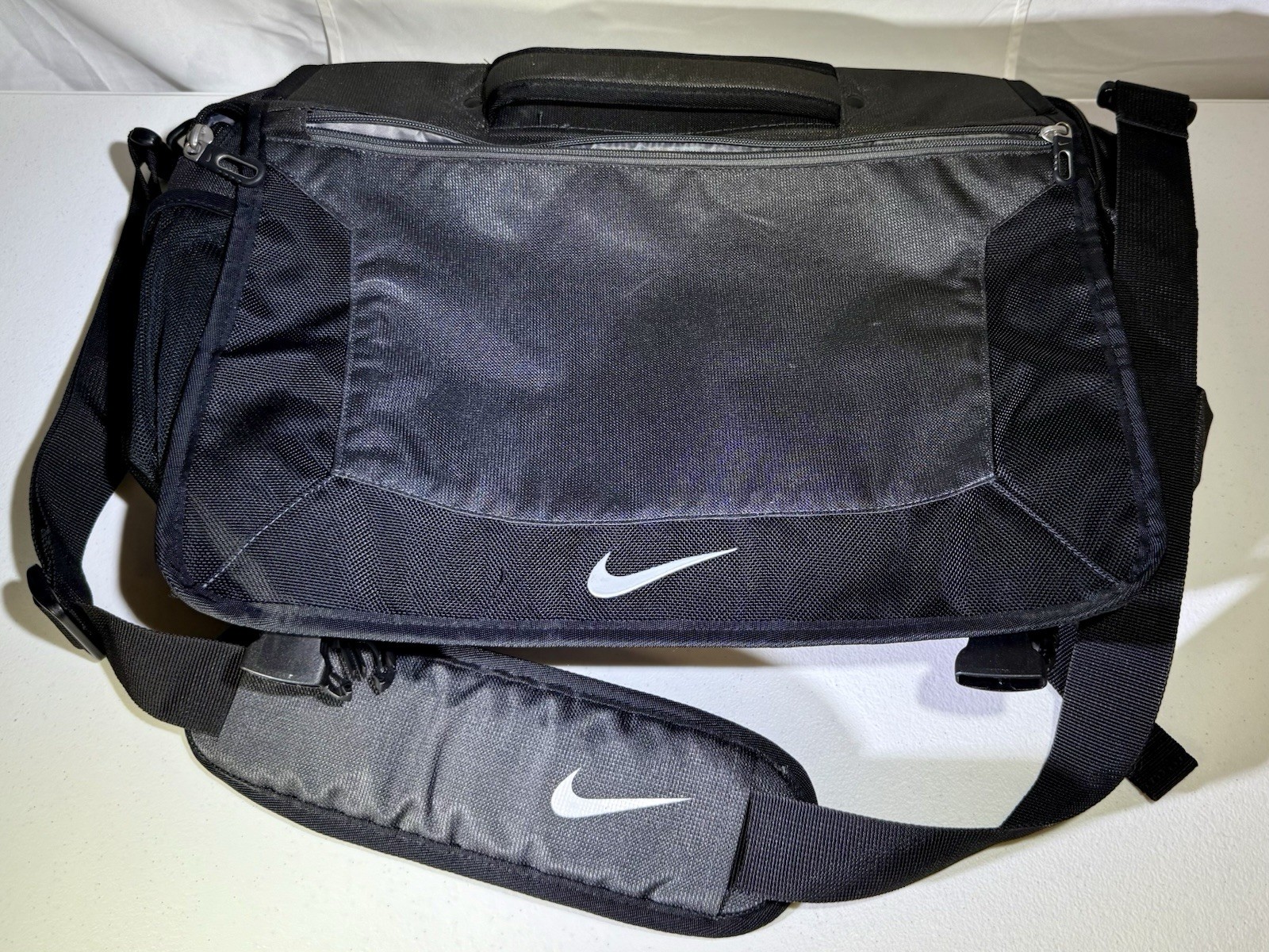 Nike Golf Elite Messenger Bag Black Lightly Used Very Clean