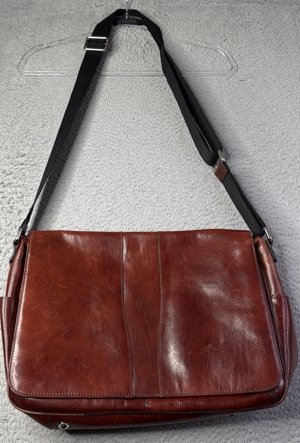 Bosca Brown Messenger Bag Magnetic Men Inner Pockets Adjustable Strap Casual
