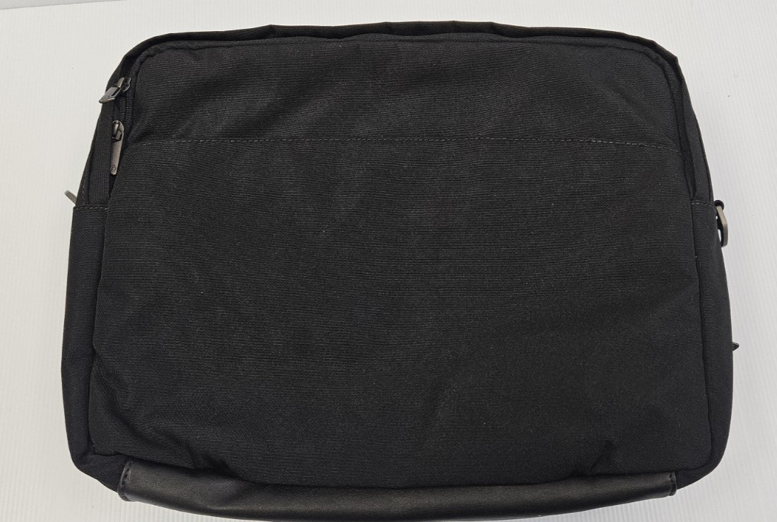 TUMI T-TECH 16” Messenger Laptop Nylon Black Bag 67740D with Shoulder Strap