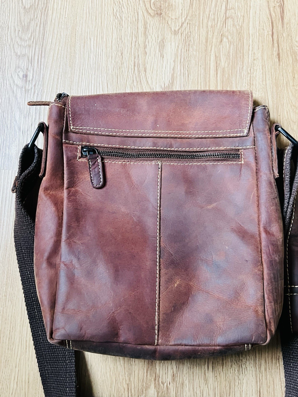 VENTOMY Brown Leather Messenger Bag Adjustable Strap Buckle Zip Snap Closures