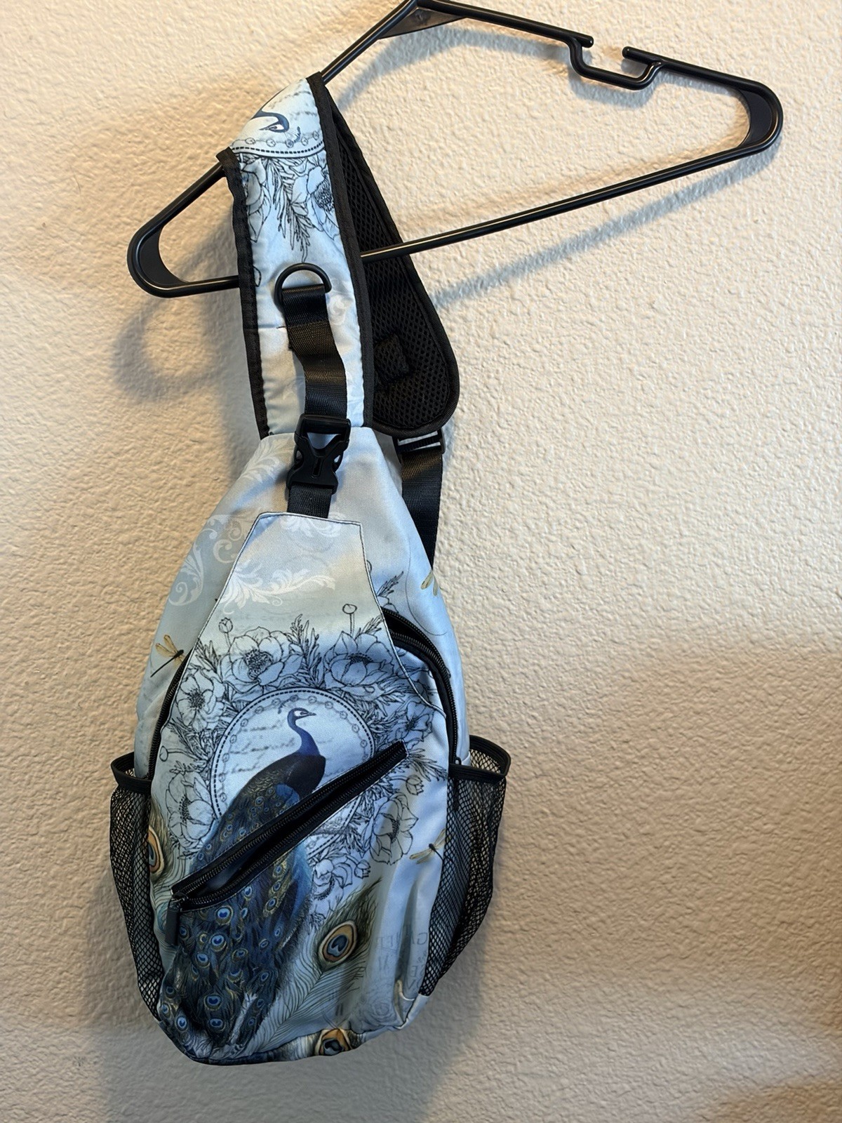 Gray Peacock Graphic Print Small Crossbody Sling Bag Zip, Adjustable Strap