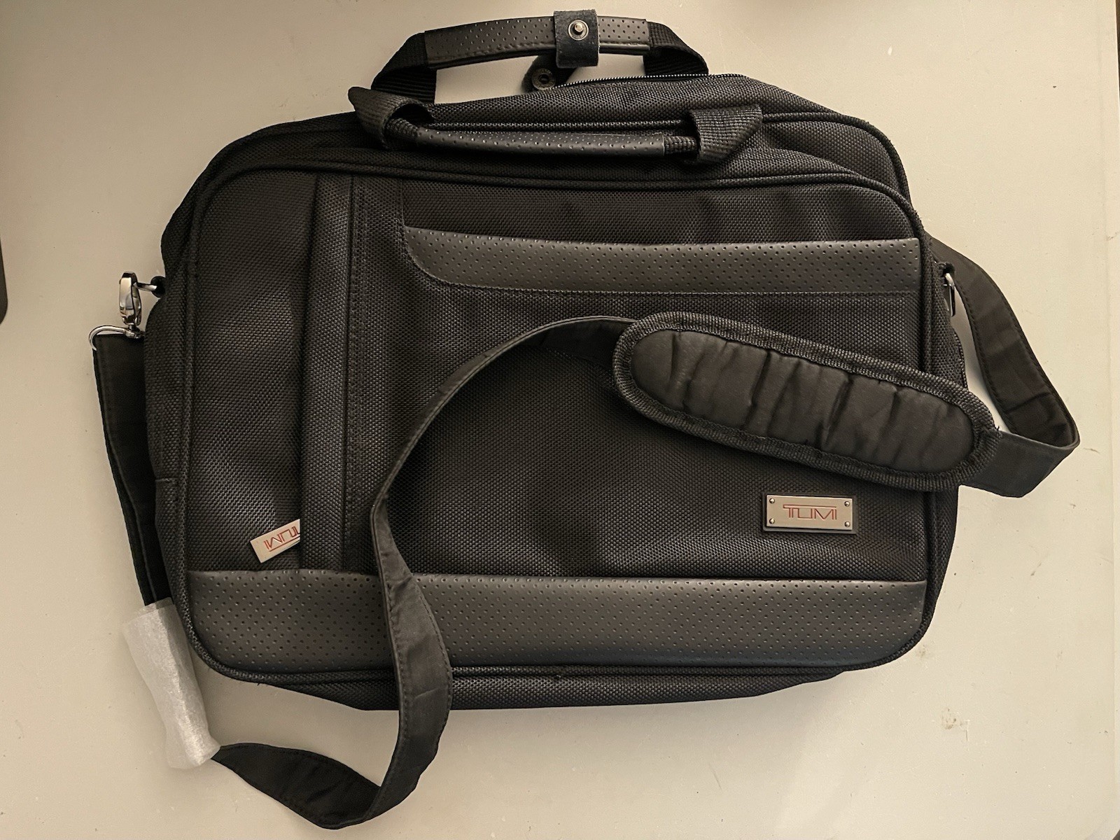 Tumi Zip-Around Portfolio Laptop Bag Briefcase Unisex Adult Black Career W Strap