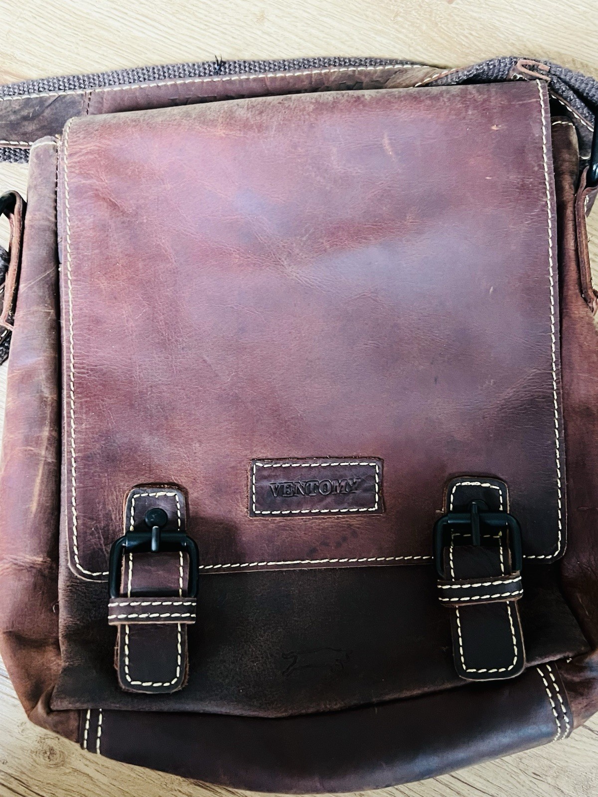 VENTOMY Brown Leather Messenger Bag Adjustable Strap Buckle Zip Snap Closures