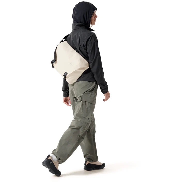 Arcteryx Granville 10 Courier/Shoulder Bag – Sea Salt