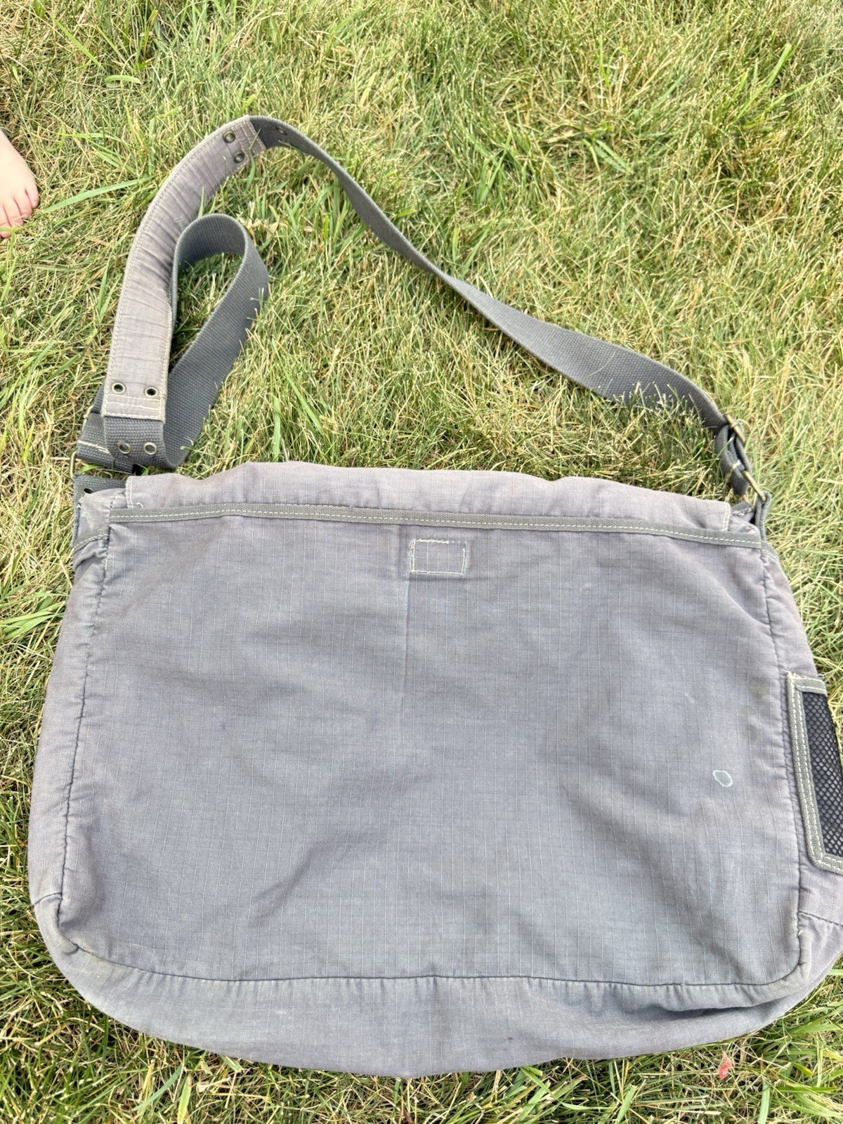 GAP Gray Solid Messenger Bag Zip Closure Adjustable Strap Pockets Travel