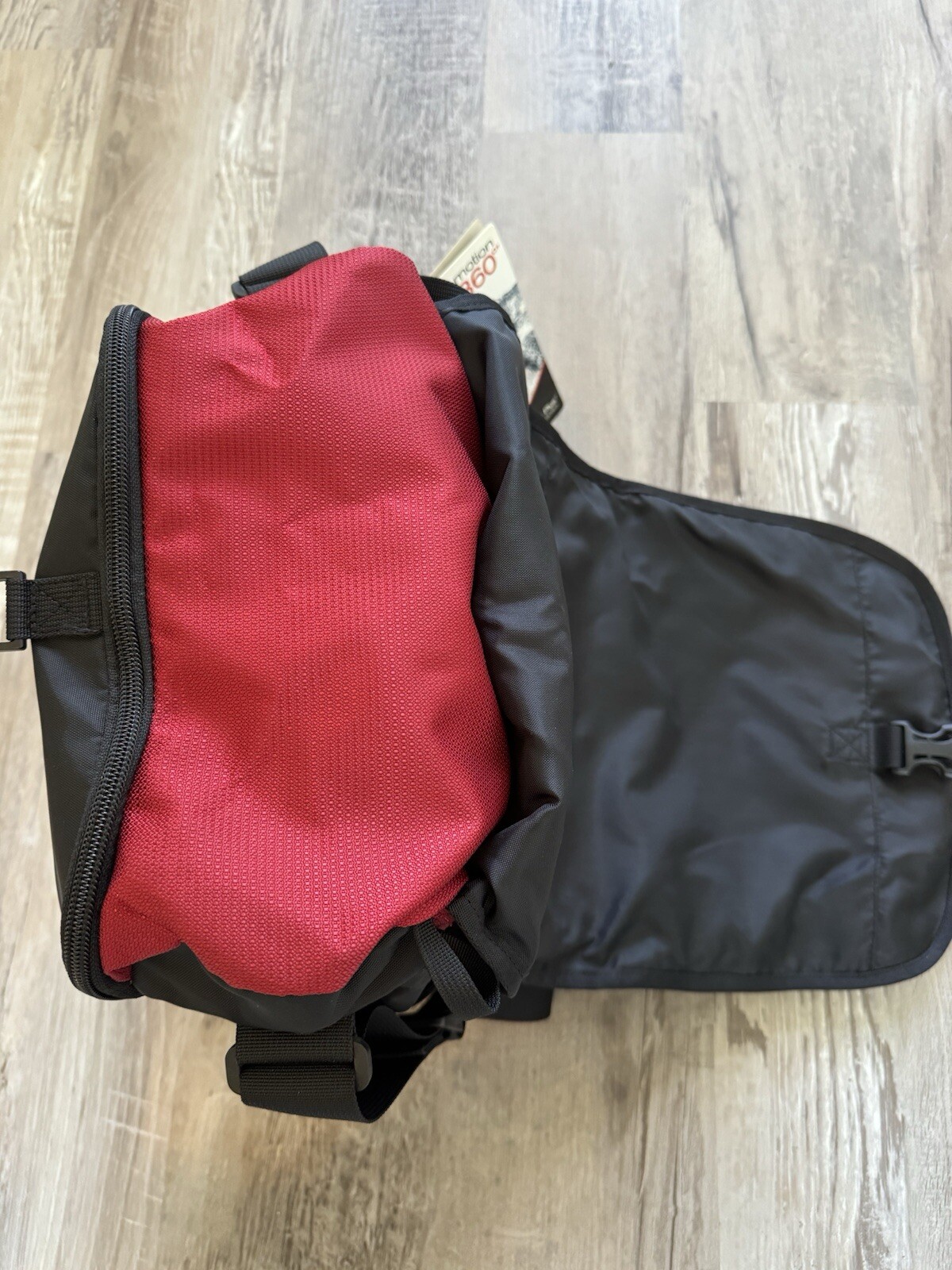 NWT Victorinox Shoulder Tote Docking Bag Attaches To Trek Pack Plus 39624 Emotio