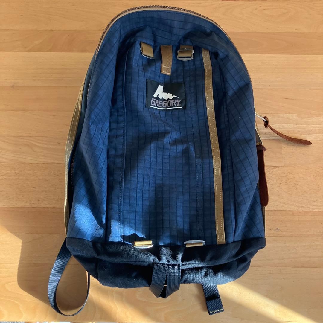 Gregory Half Day Clear Logo