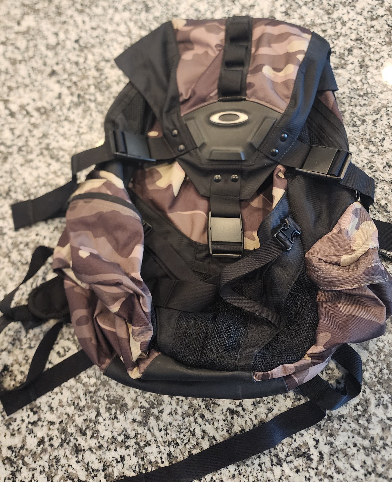 Oakley Icon 2.0 Laptop Backpack Woodland Camo