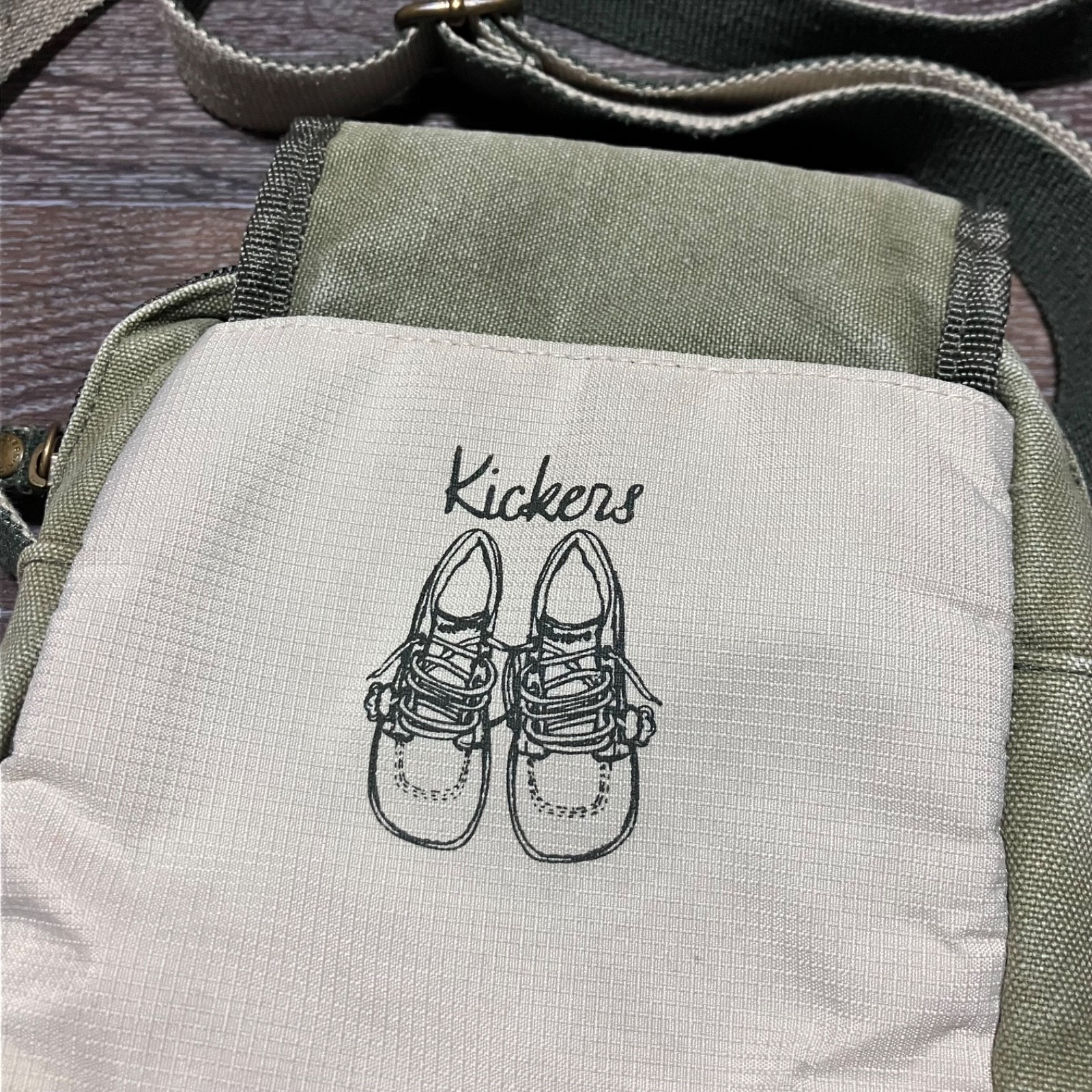 Y2K Vintage KICKERS Messenger Shoulder Bag Beige Khaki size 16×22 cm